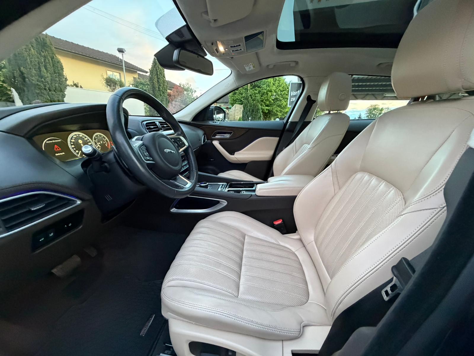 JAGUAR F-Pace 30t 2.0 Portfolio AWD Automatik-image-9