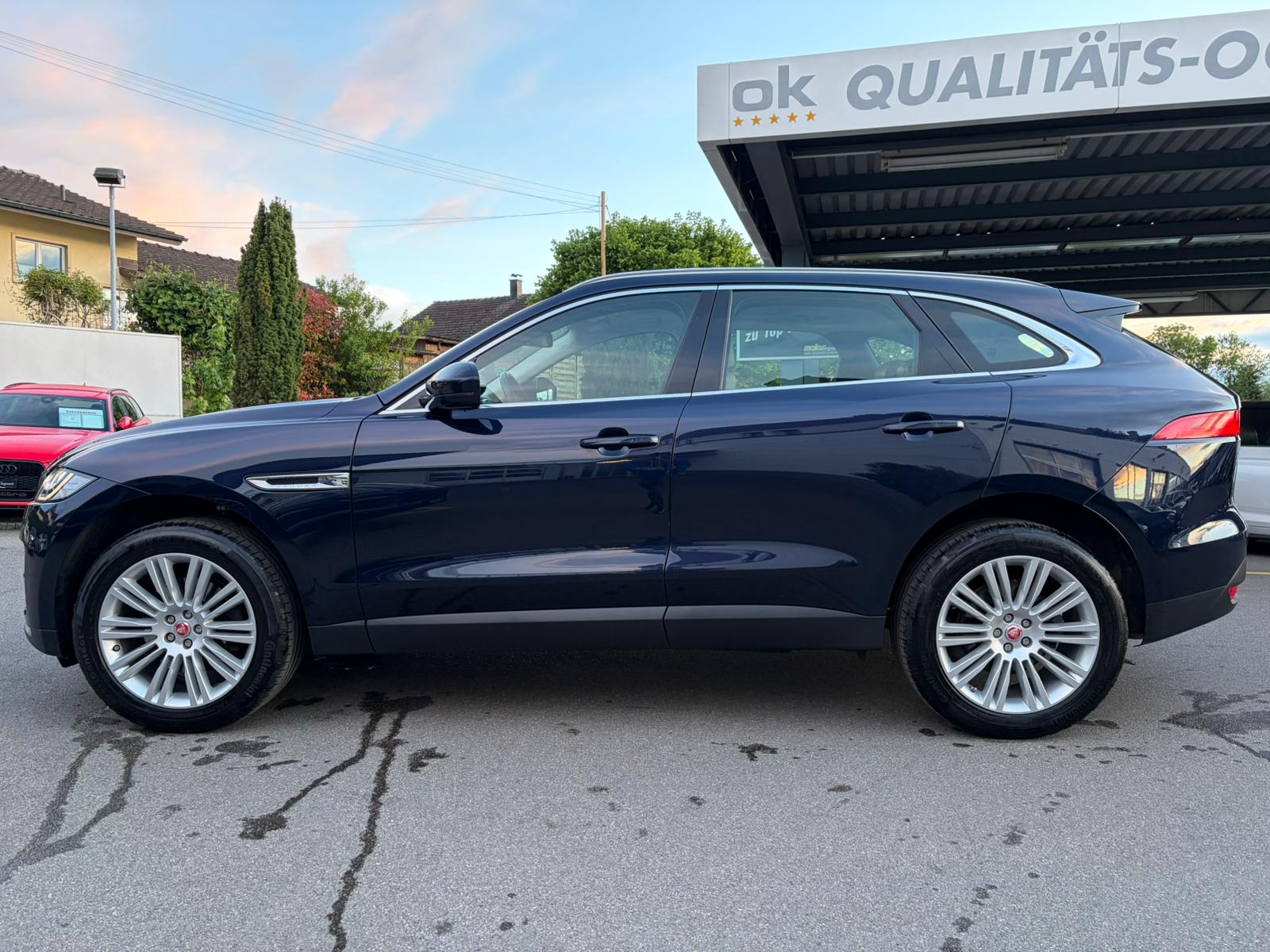 JAGUAR F-Pace 30t 2.0 Portfolio AWD Automatik-image-4