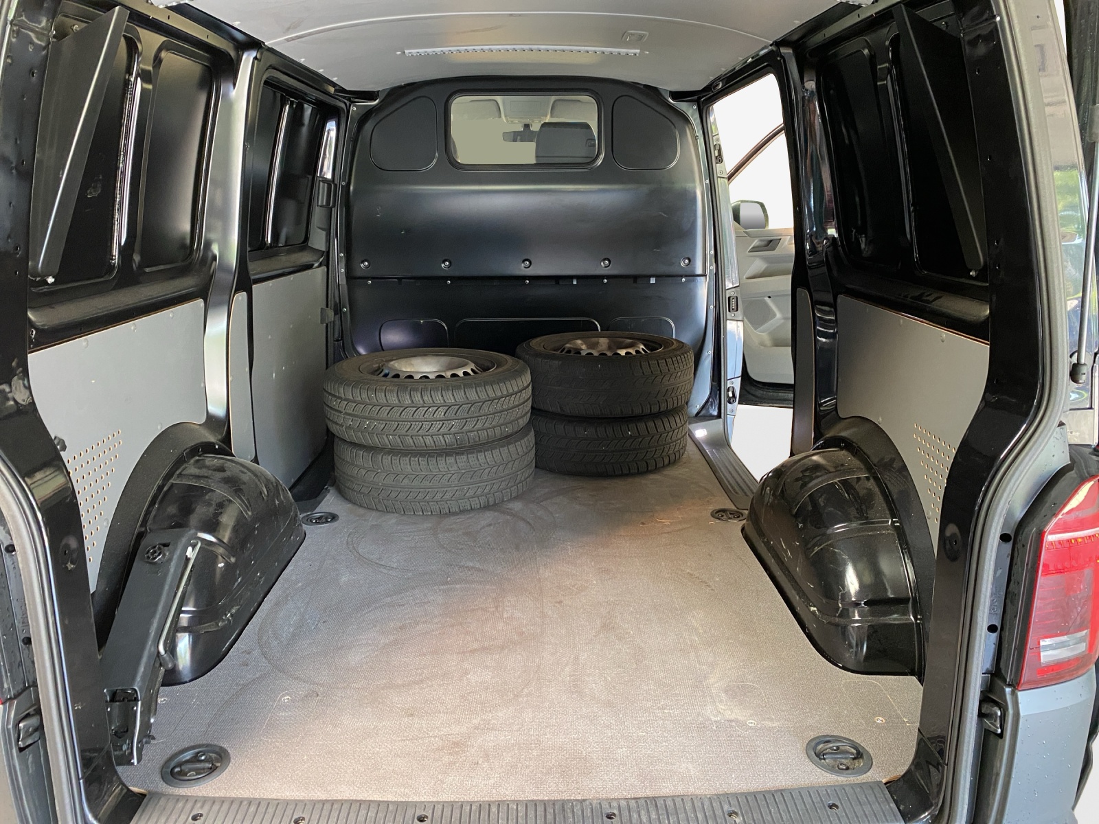 VW T6.1 2.0 TDI DSG-image-12