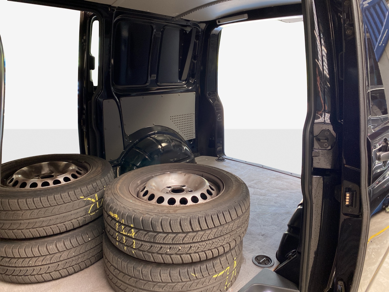 VW T6.1 2.0 TDI DSG-image-11