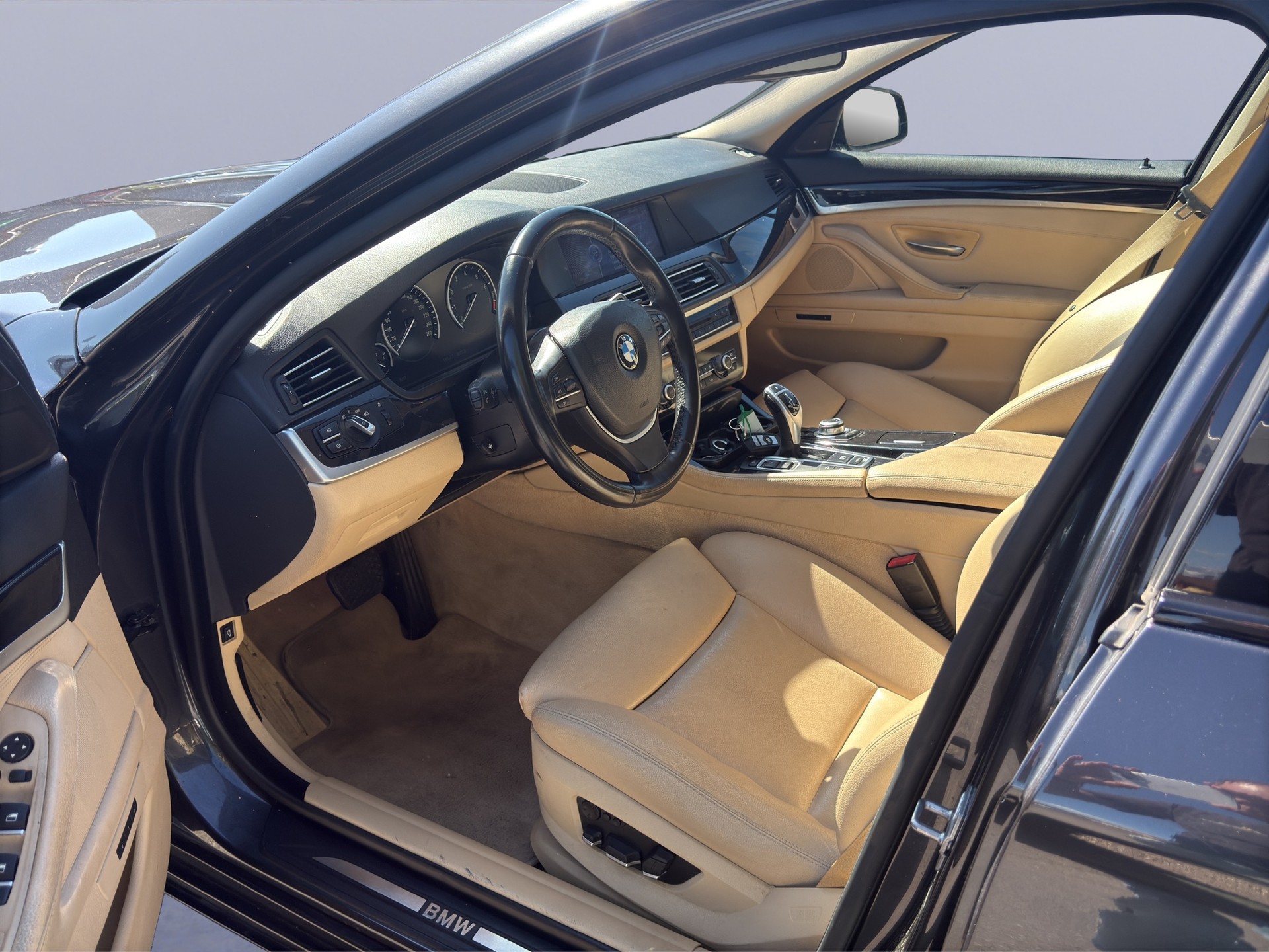 BMW 528i xDrive Touring Steptronic-image-12