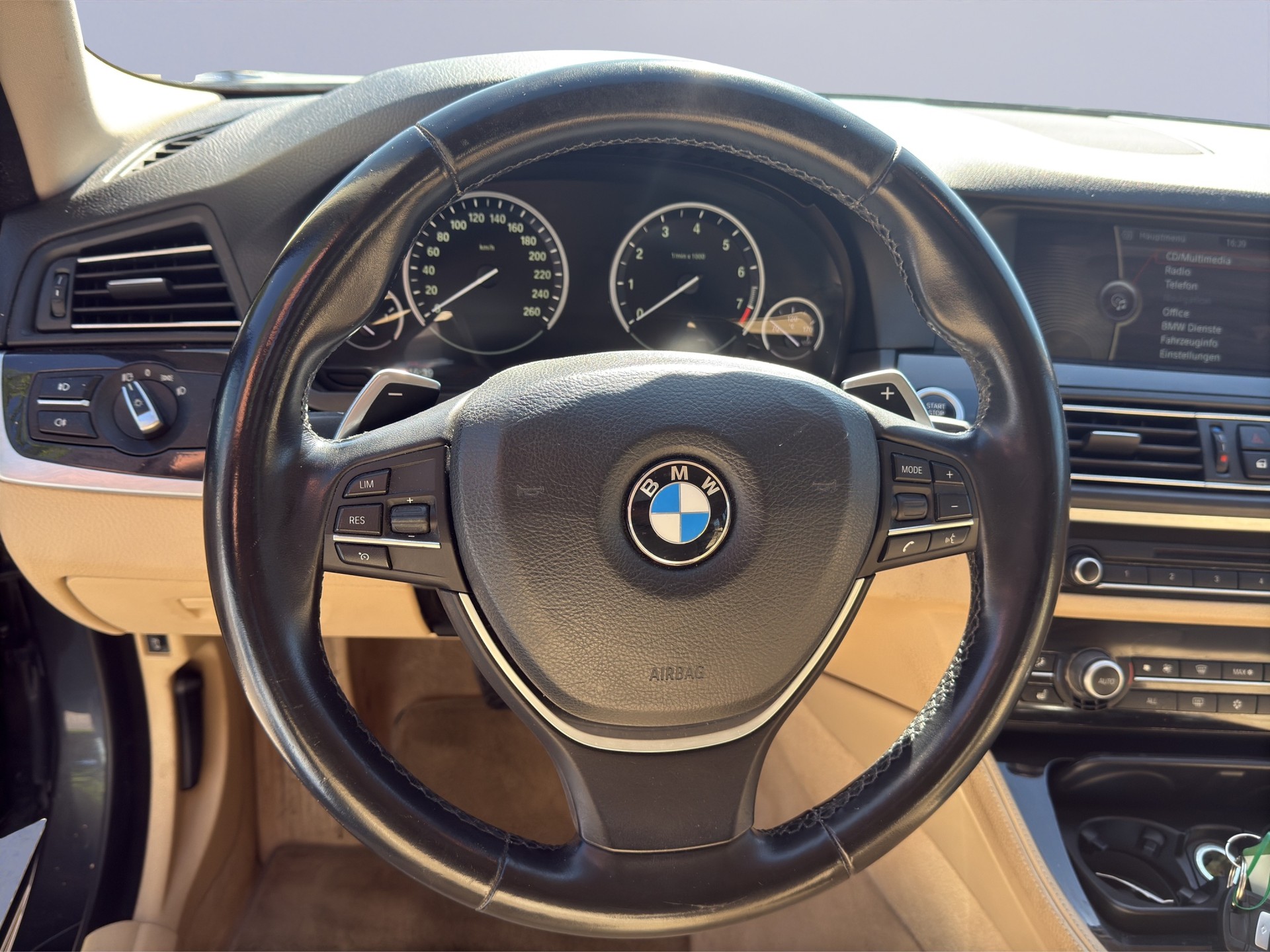 BMW 528i xDrive Touring Steptronic-image-8