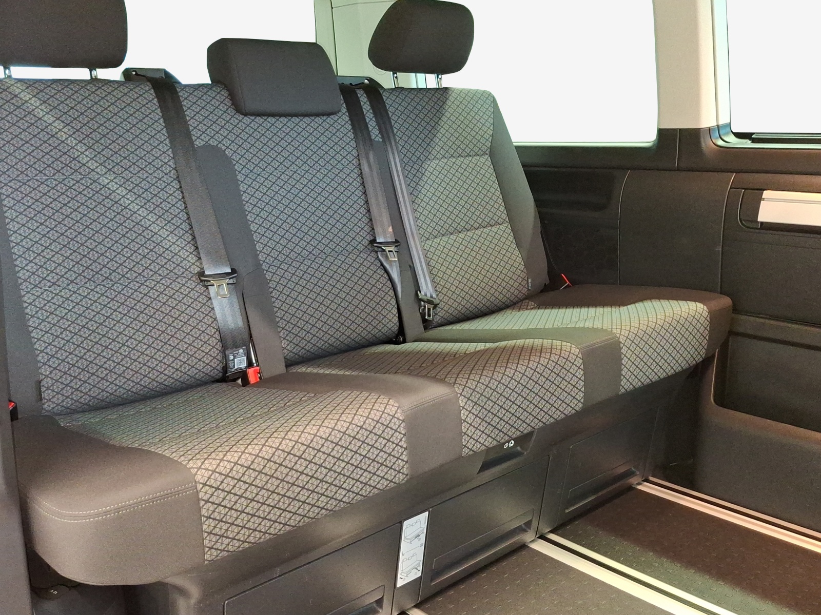 VW T6.1 California 2.0 TDI Beach Liberty 4Motion DSG-image-11