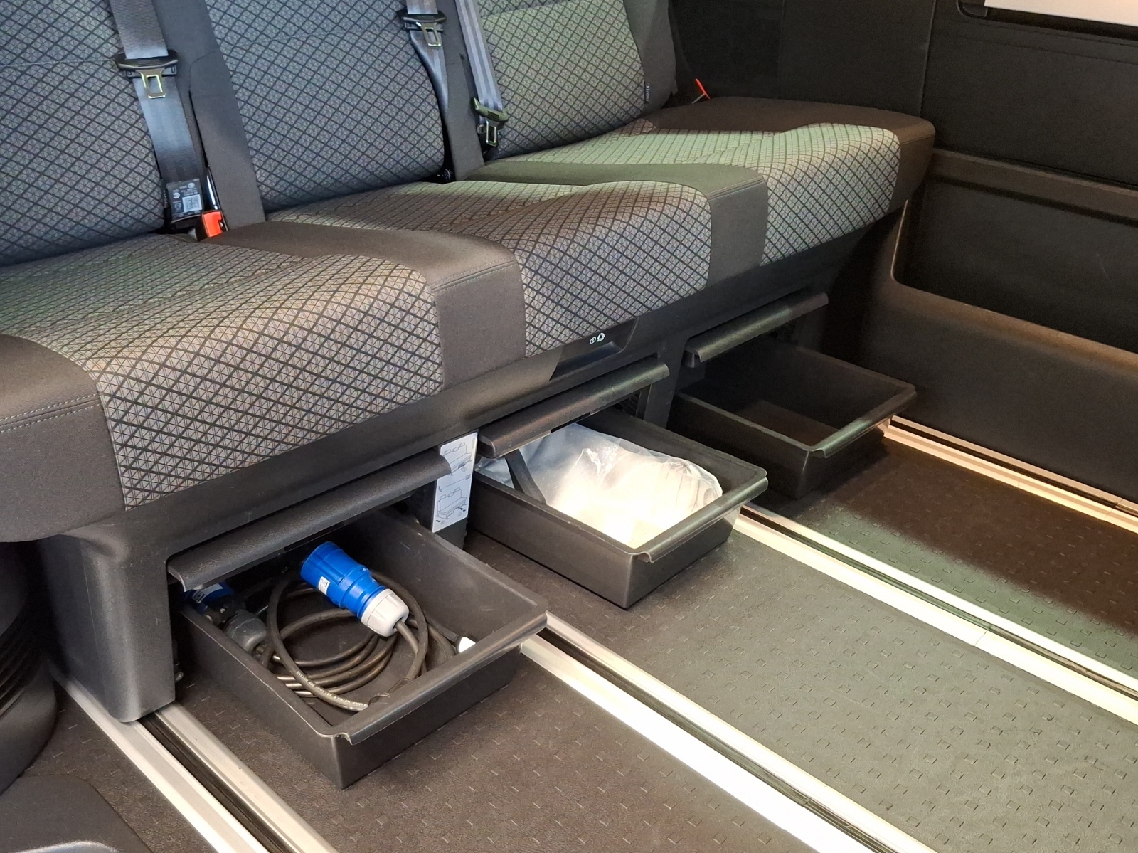 VW T6.1 California 2.0 TDI Beach Liberty 4Motion DSG-image-14
