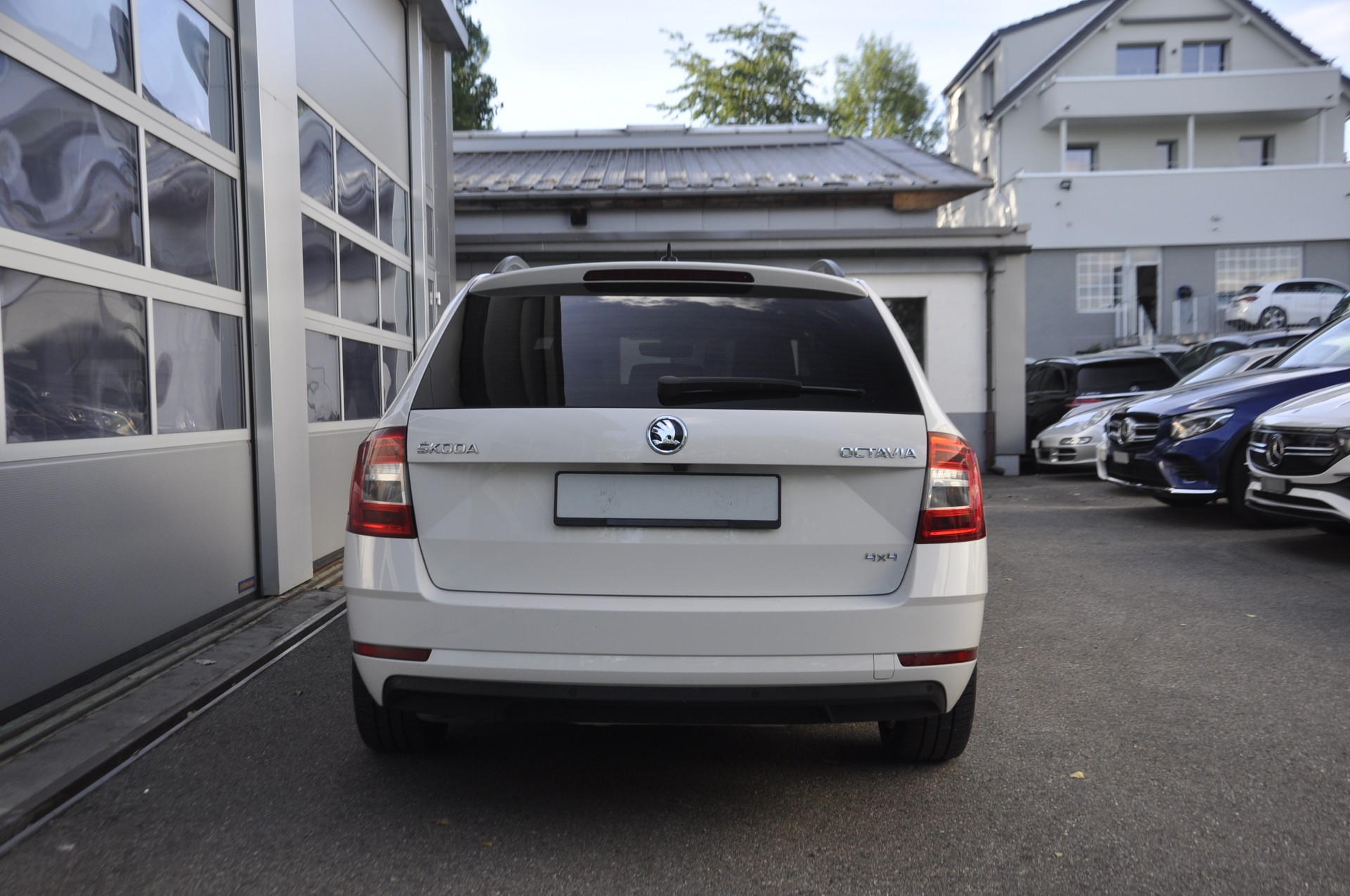 SKODA Octavia Combi 2.0 TDI Ambition 4x4 DSG-image-14