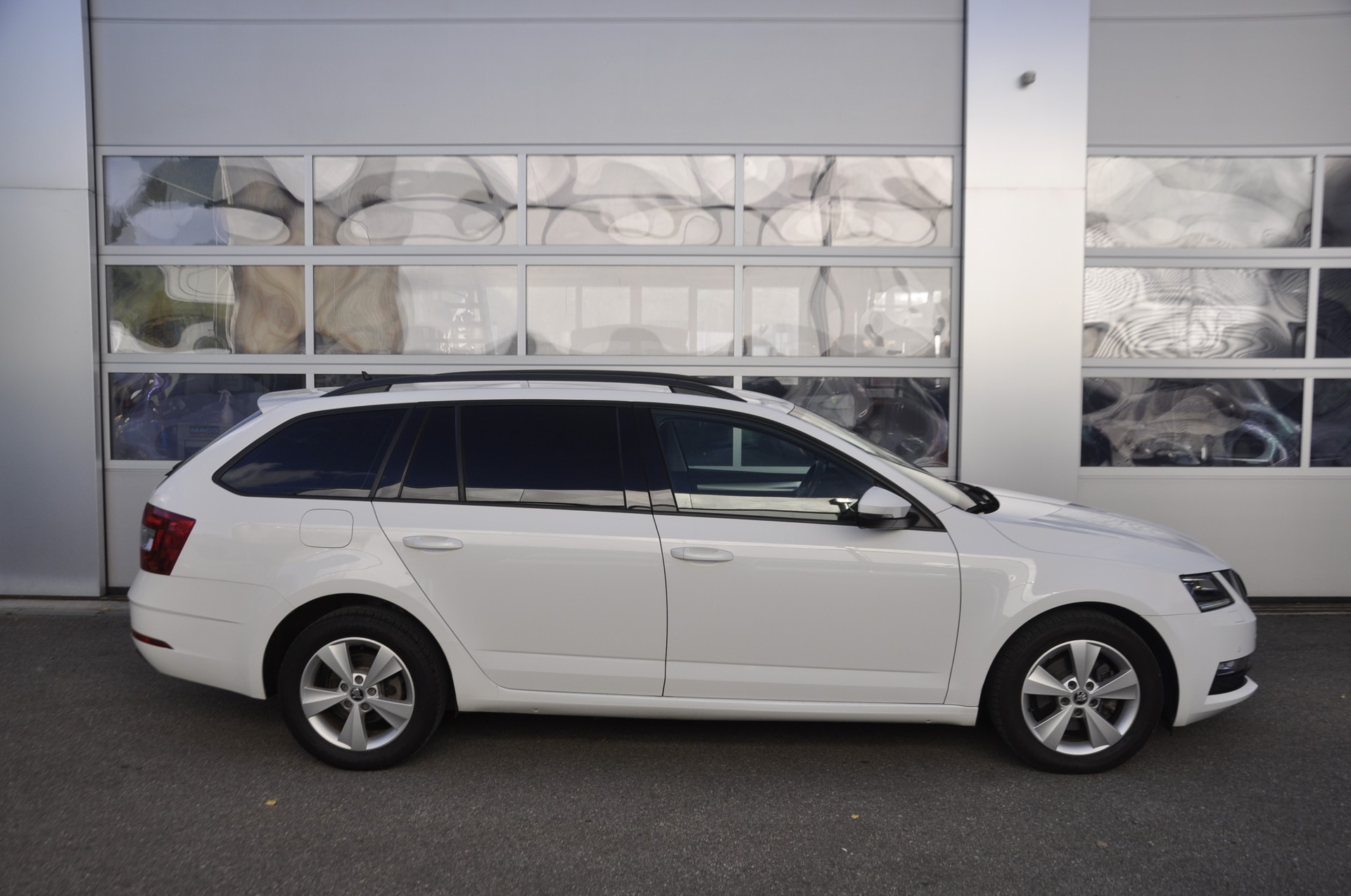 SKODA Octavia Combi 2.0 TDI Ambition 4x4 DSG-image-1