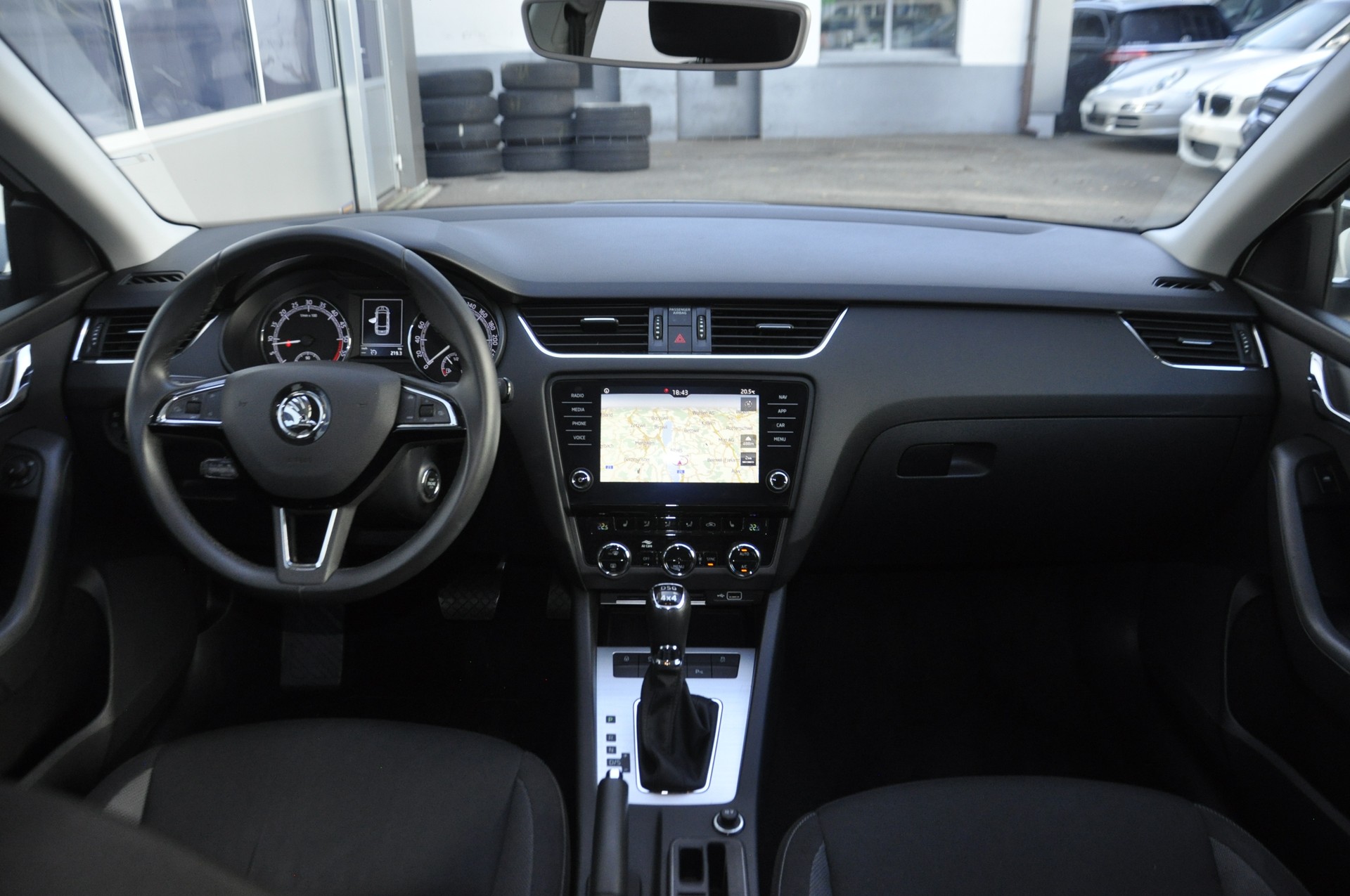 SKODA Octavia Combi 2.0 TDI Ambition 4x4 DSG-image-10