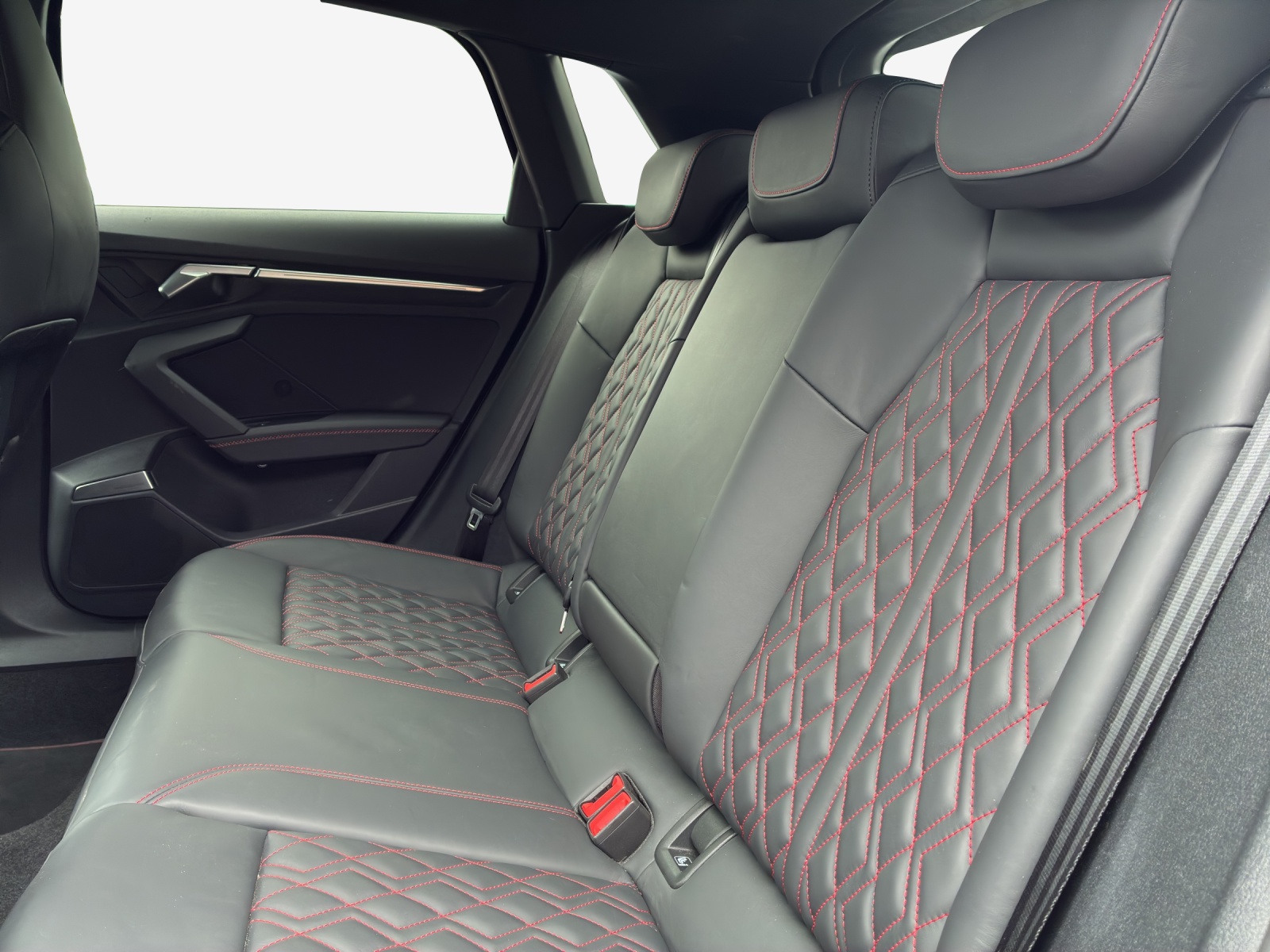 AUDI S3 Sportback 2.0 TFSI quattro S-tronic-image-11