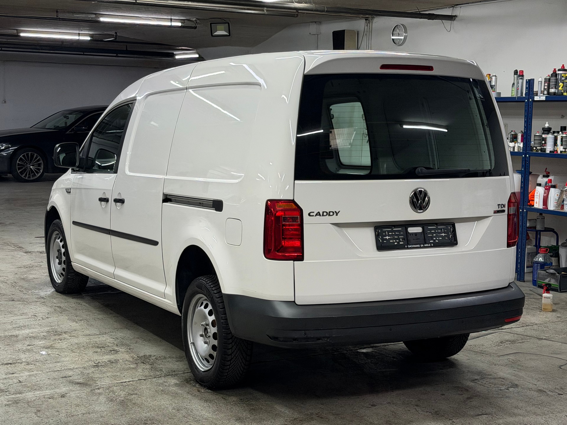 VW Caddy Maxi 2.0TDI 4Motion BlueMotion Technology-image-3