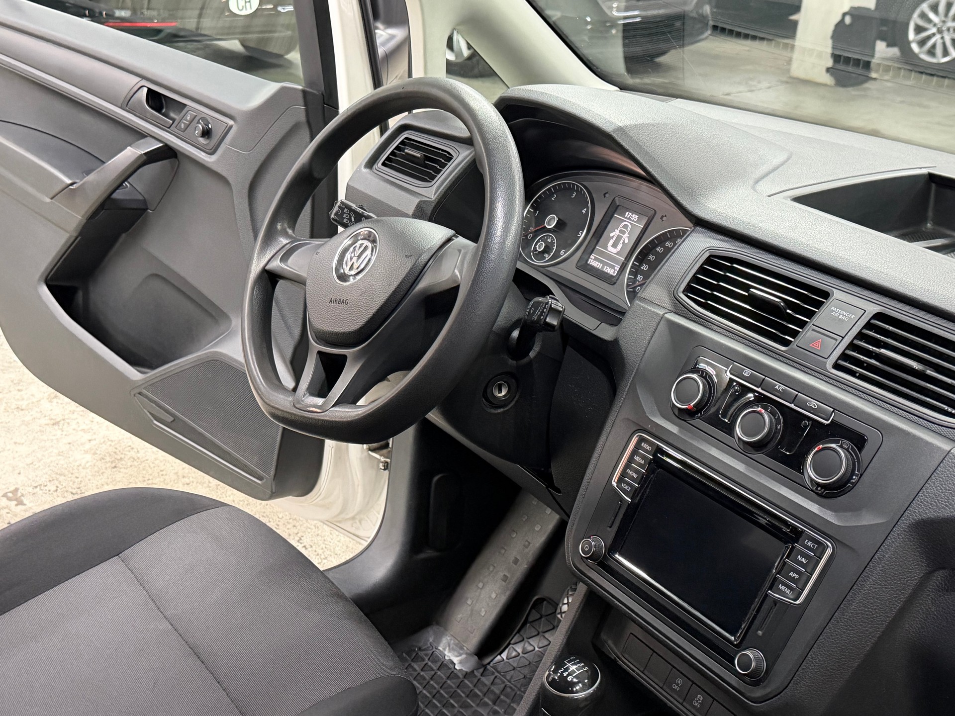 VW Caddy Maxi 2.0TDI 4Motion BlueMotion Technology-image-8