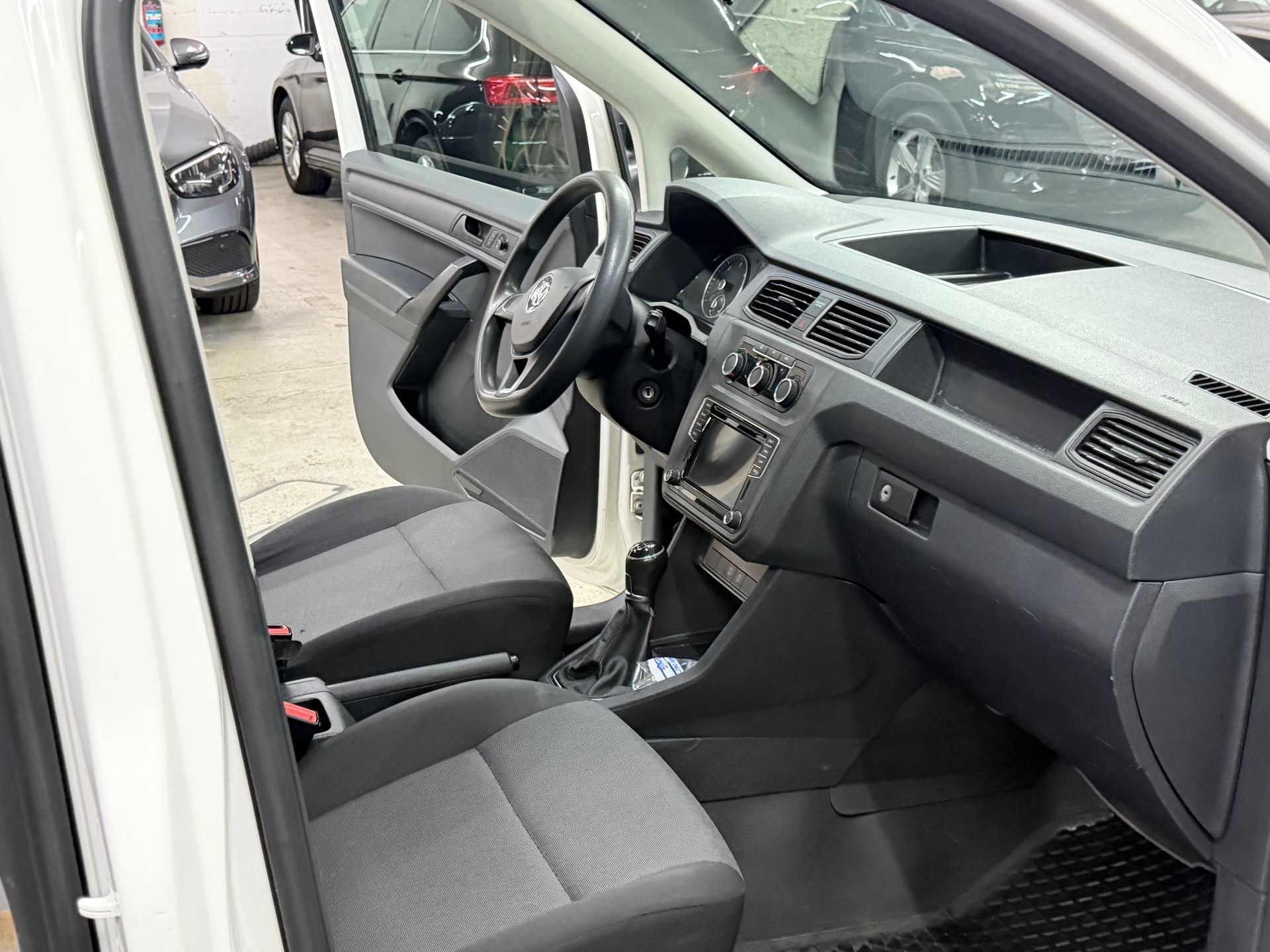 VW Caddy Maxi 2.0TDI 4Motion BlueMotion Technology-image-10