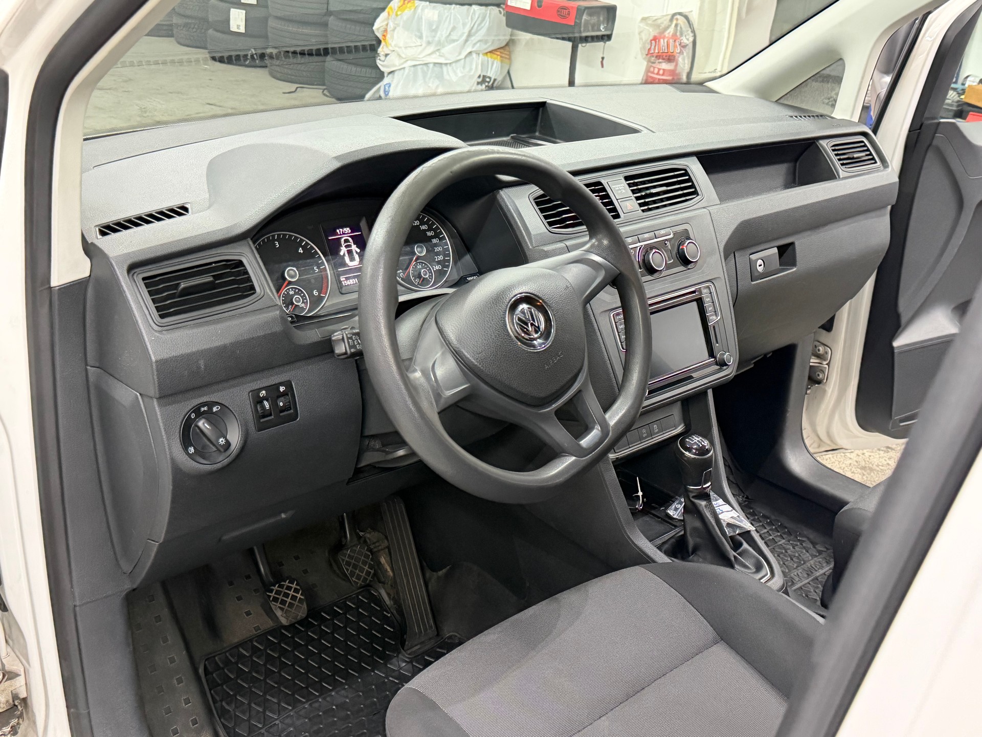 VW Caddy Maxi 2.0TDI 4Motion BlueMotion Technology-image-12