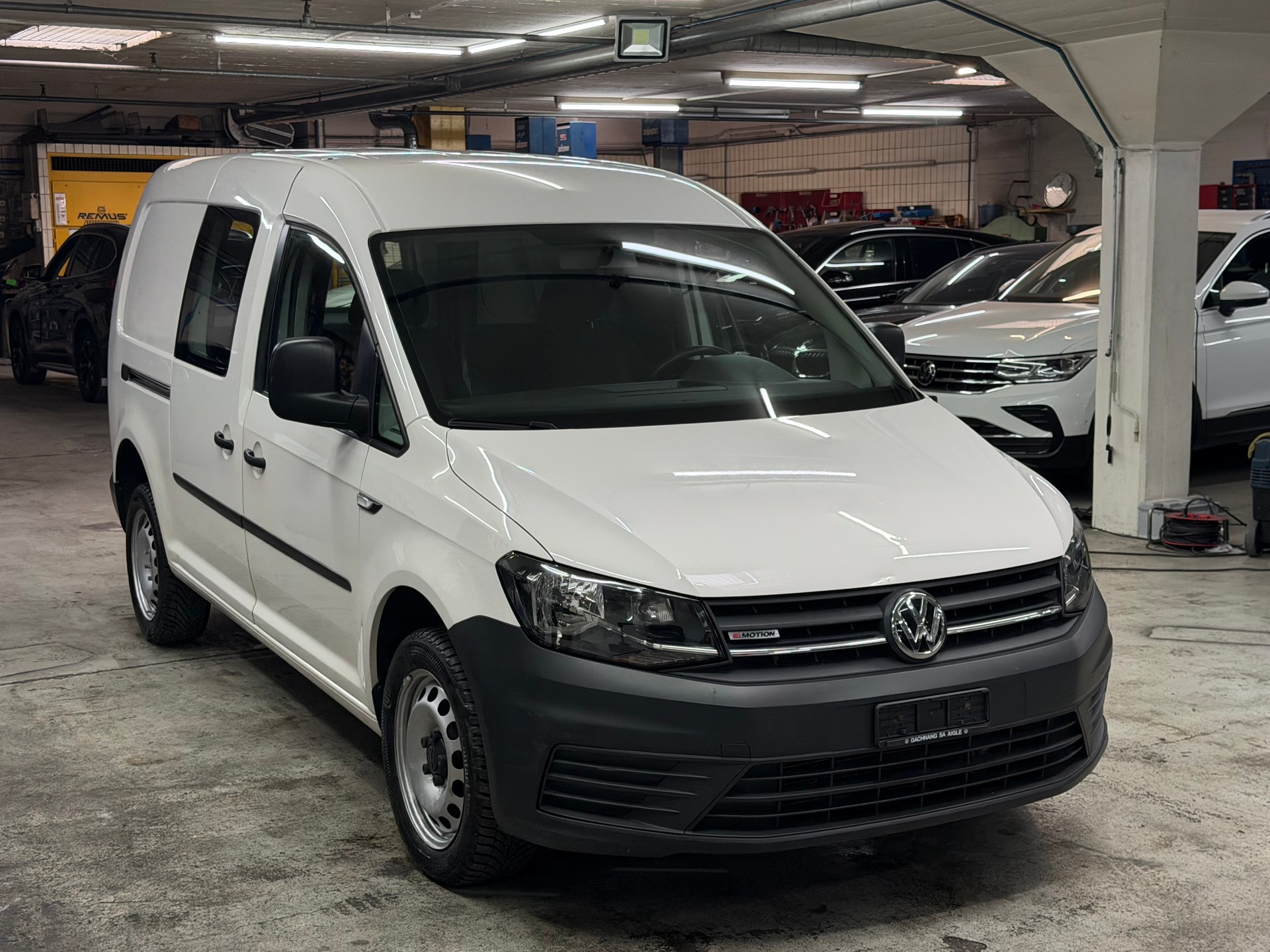 VW Caddy Maxi 2.0TDI 4Motion BlueMotion Technology-image-5