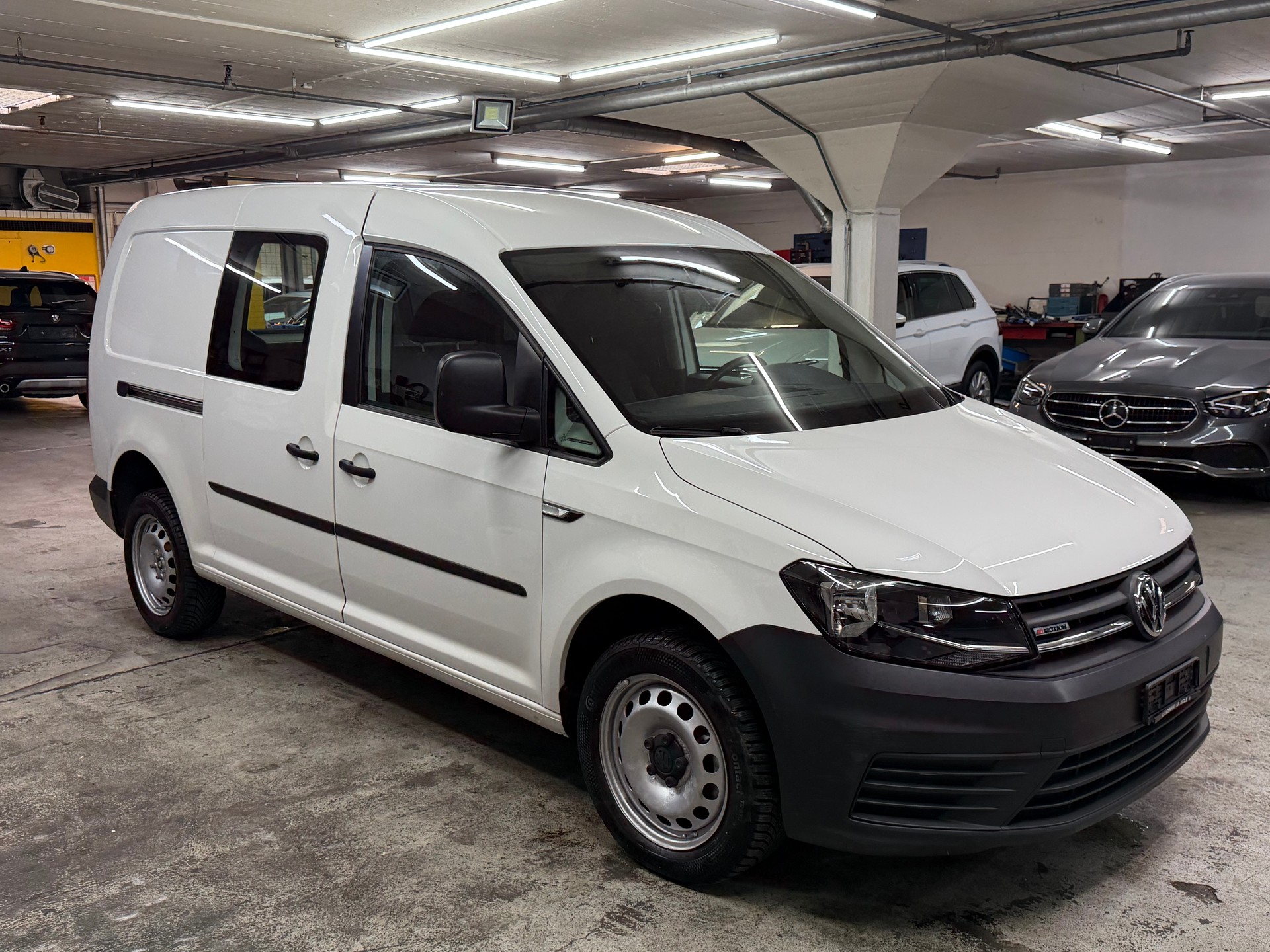 VW Caddy Maxi 2.0TDI 4Motion BlueMotion Technology-image-6