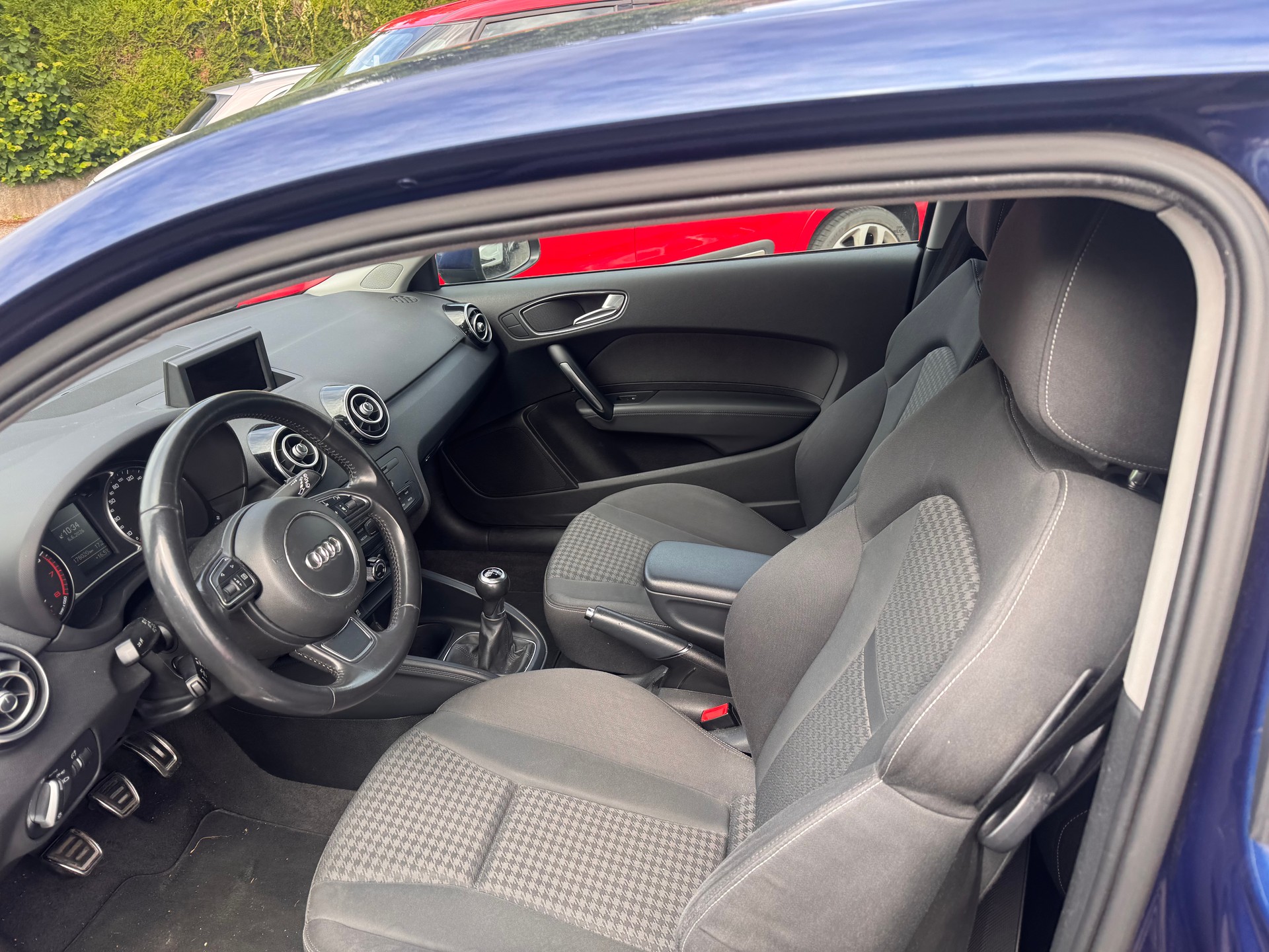 AUDI A1 1.4 TFSI Ambition-image-6