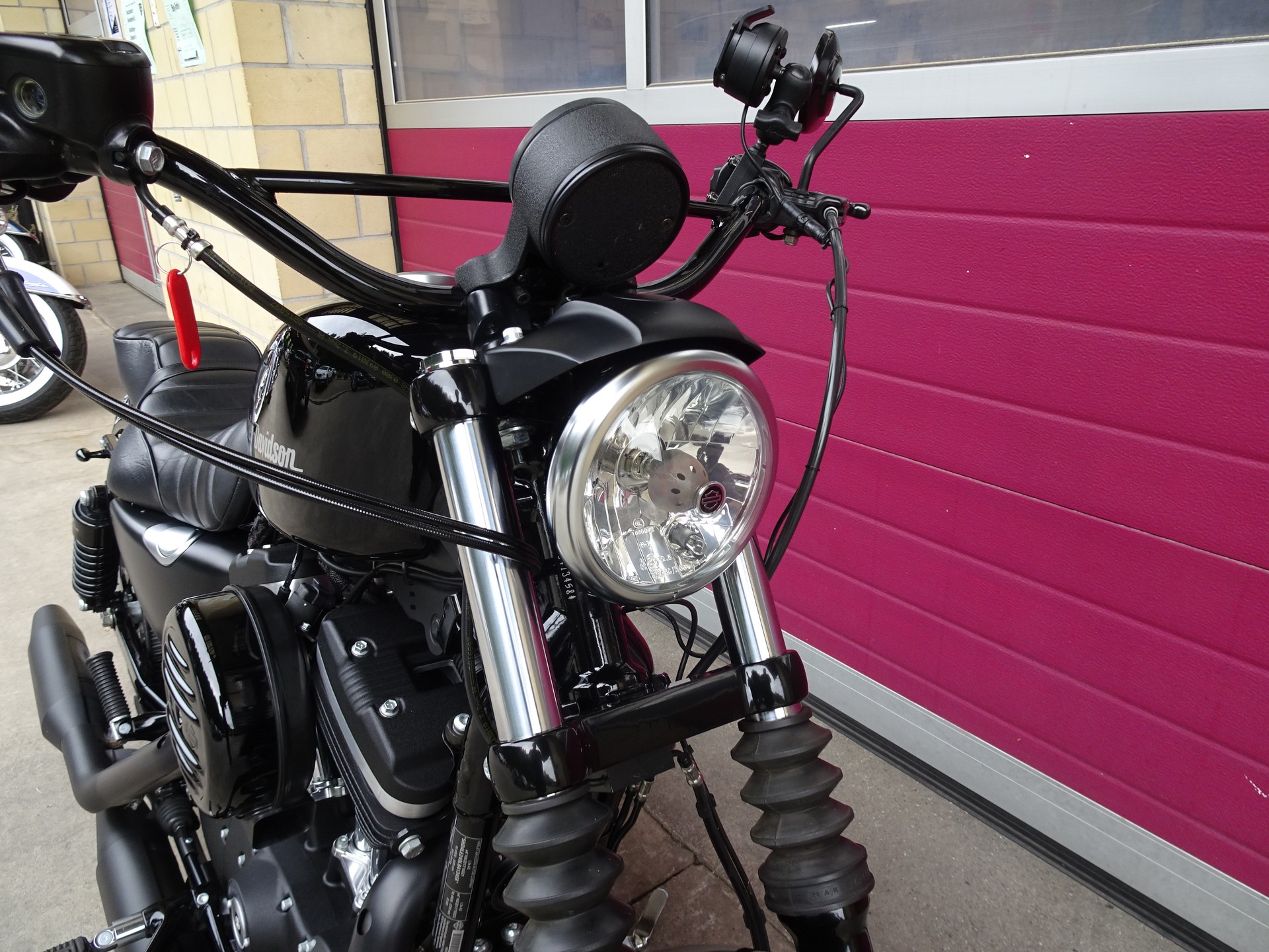 HARLEY-DAVIDSON XL 883 N Sportster Iron ABS-image-11
