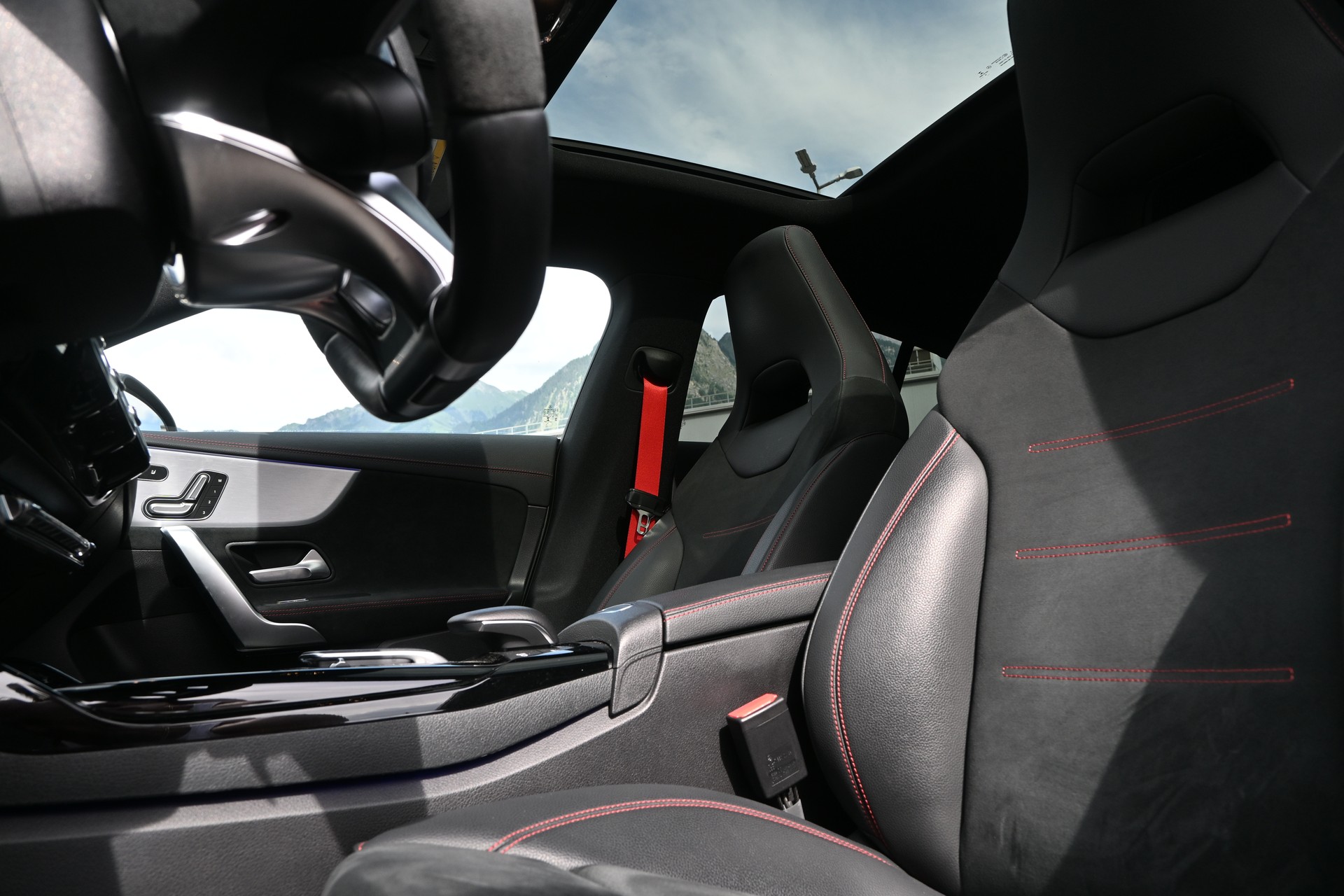 MERCEDES-BENZ CLA Shooting Brake 45 S AMG 4Matic+ 8G-DCT-image-10