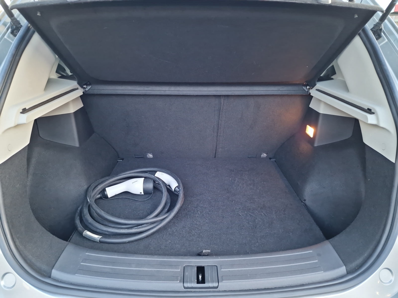 MG ZS EV 70kWh Luxury AHK Panorama Reichweite 440 km-image-24
