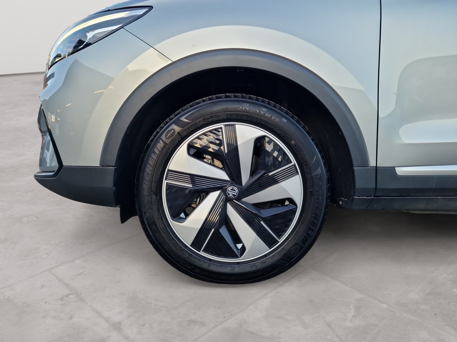 MG ZS EV 70kWh Luxury AHK Panorama Reichweite 440 km-image-9