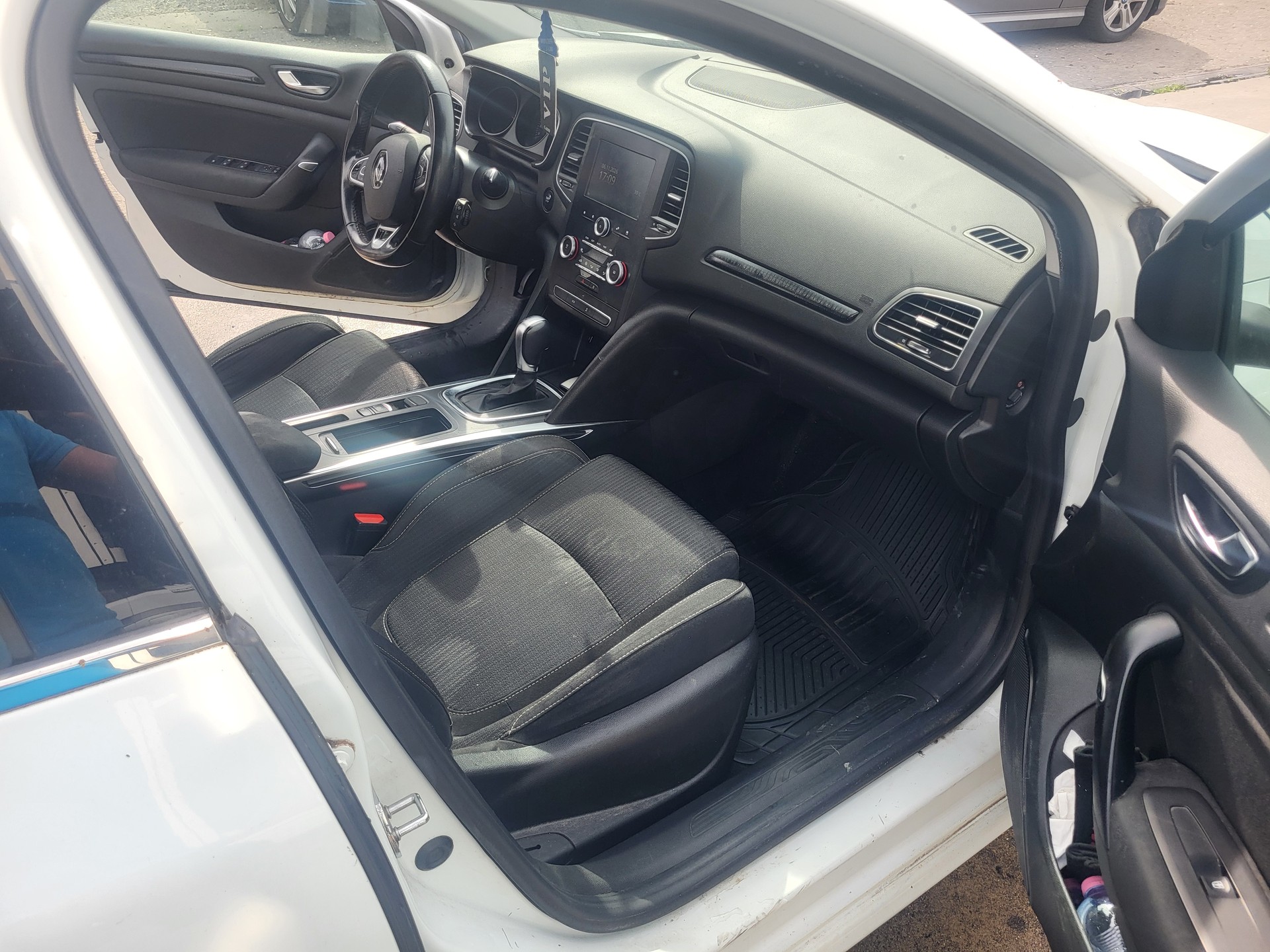 RENAULT Mégane Grandtour 1.5 dCi Business EDC-image-8