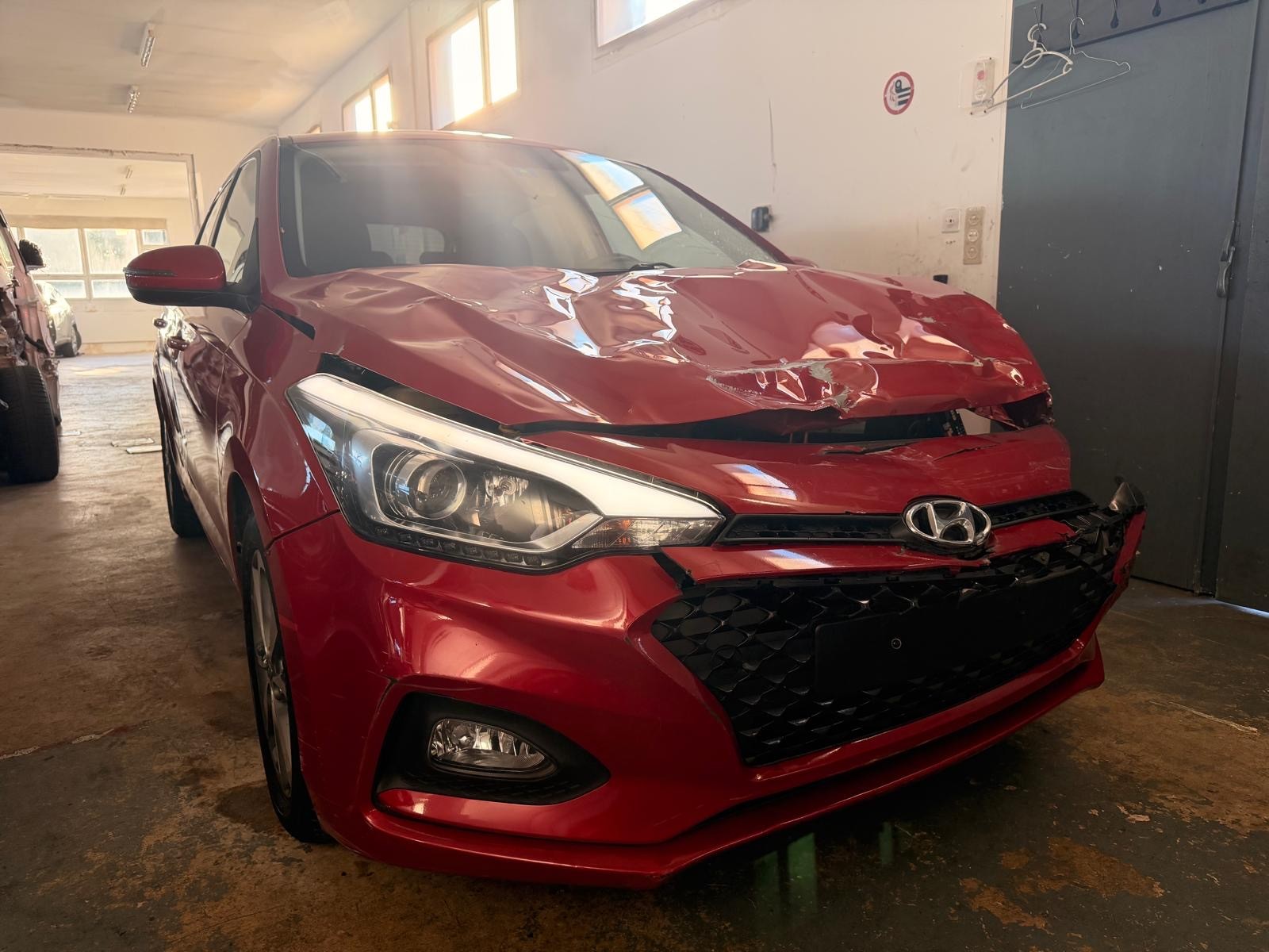 HYUNDAI i20 1.0 T-GDi Amplia-image-6