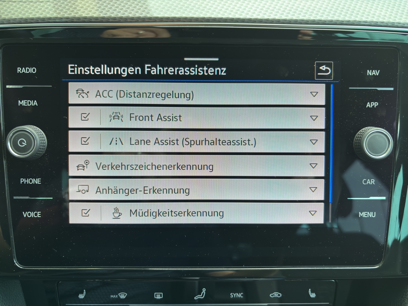 VW Passat Alltrack 2.0 TDI 4Motion DSG mit AHK, Standheizung & Winterräder-image-26