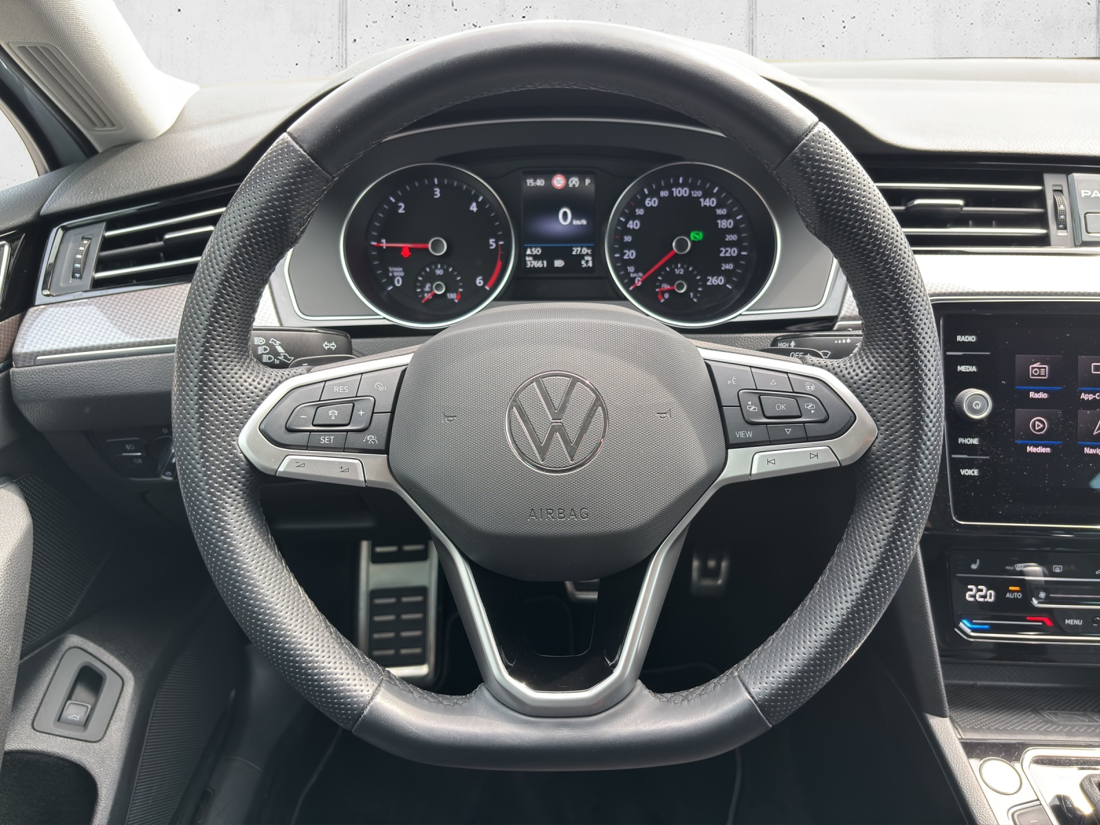 VW Passat Alltrack 2.0 TDI 4Motion DSG mit AHK, Standheizung & Winterräder-image-13