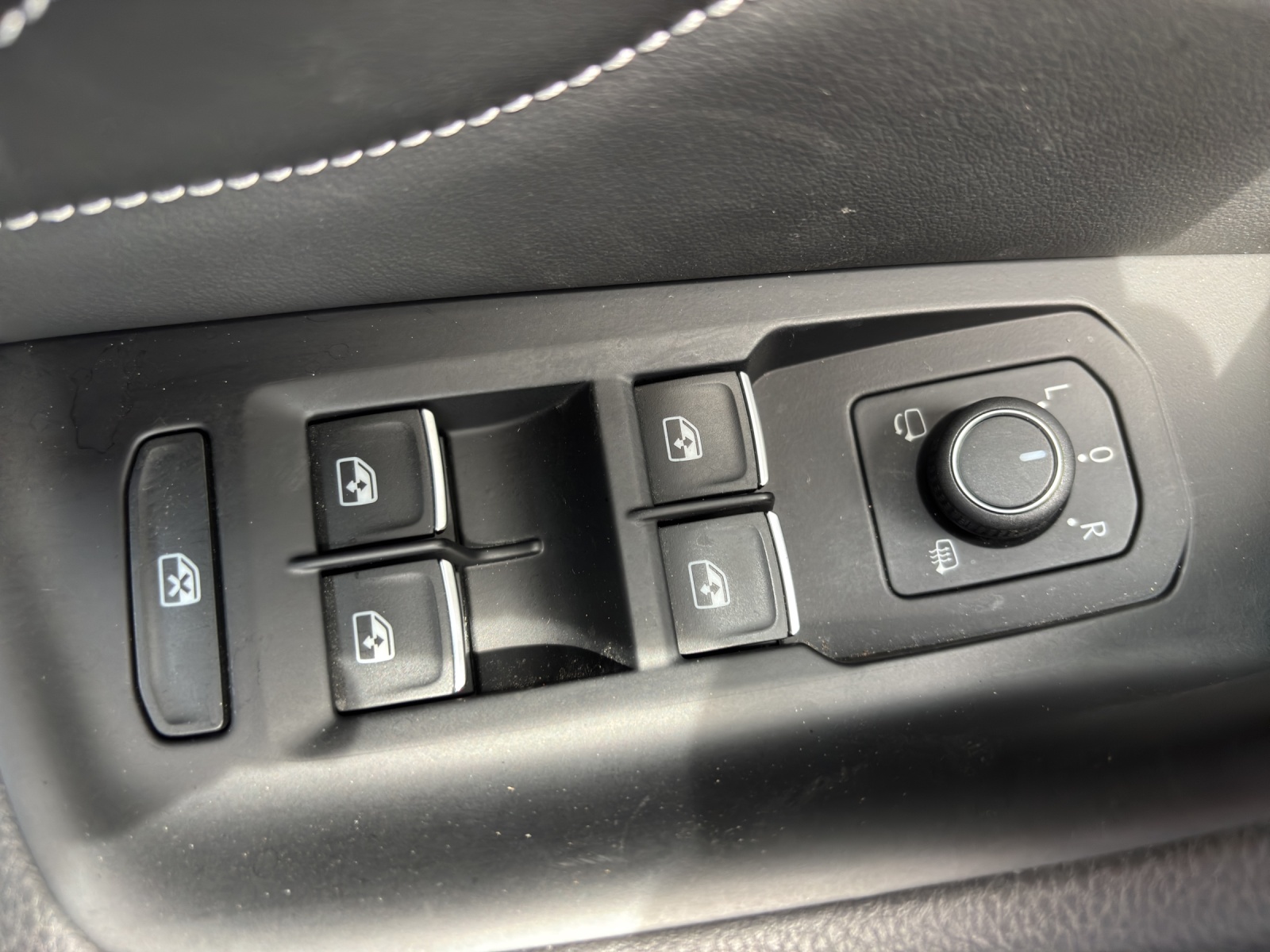 VW Passat Alltrack 2.0 TDI 4Motion DSG mit AHK, Standheizung & Winterräder-image-29