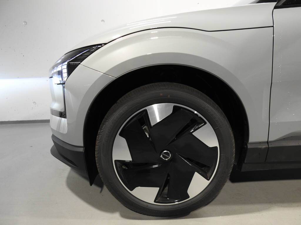 VOLVO EX 30 E60 Plus-image-14