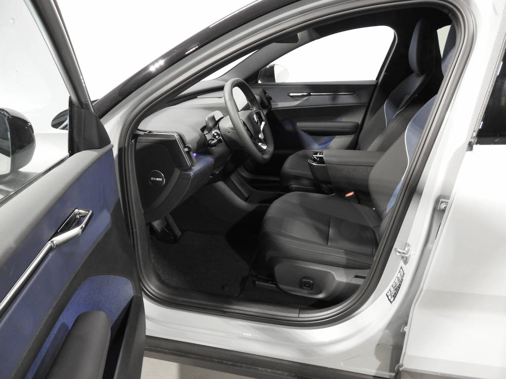 VOLVO EX 30 E60 Plus-image-9