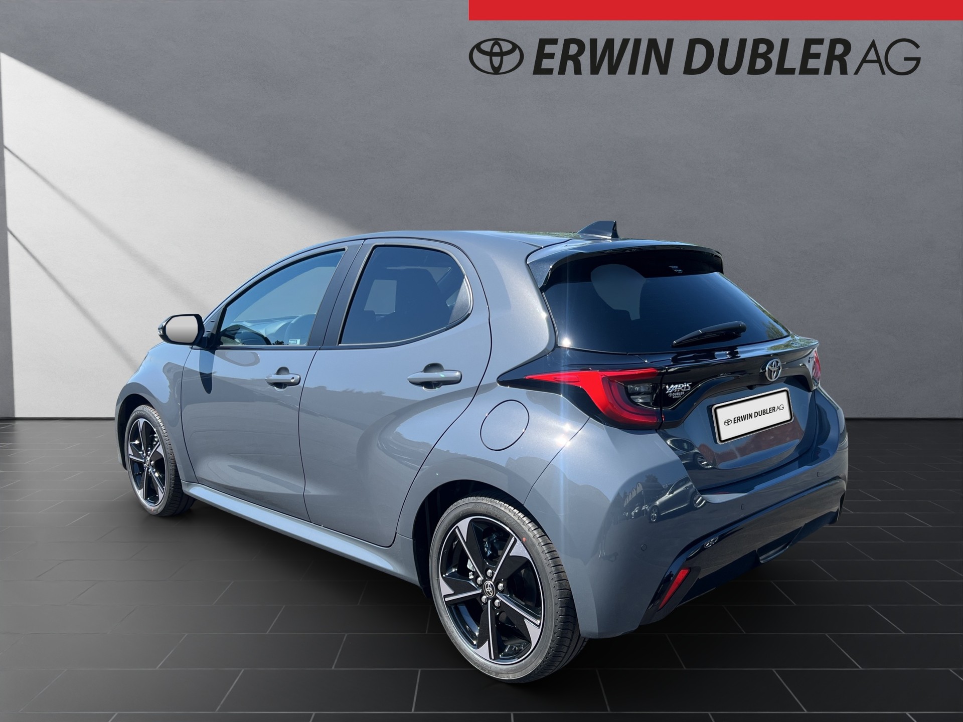 TOYOTA Yaris 1.5 VVT-i HSD Premium-showroom-element-2