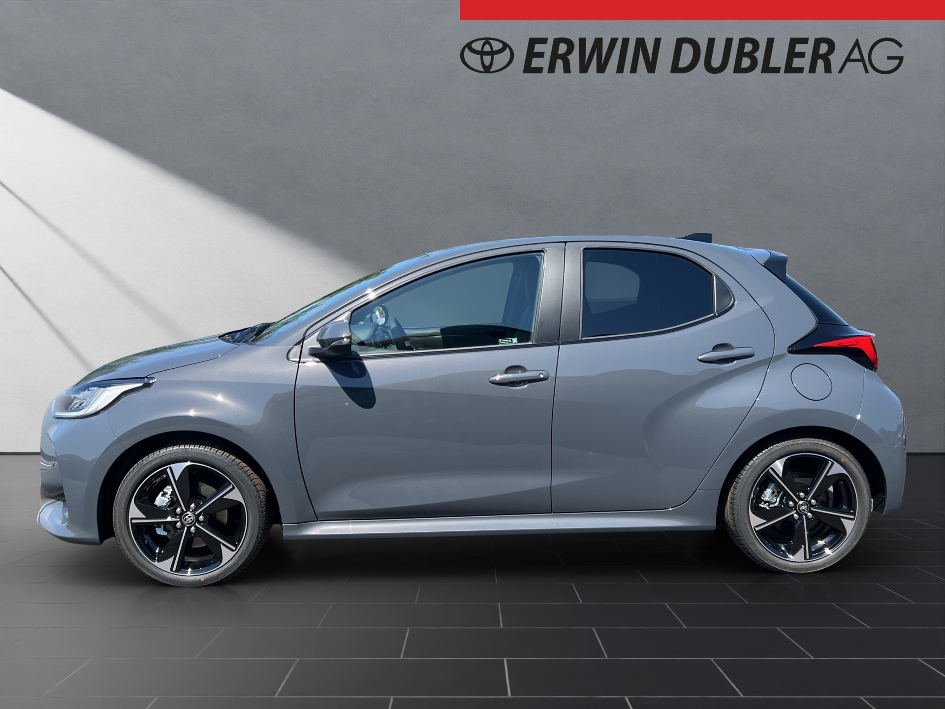 TOYOTA Yaris 1.5 VVT-i HSD Premium-showroom-element-1