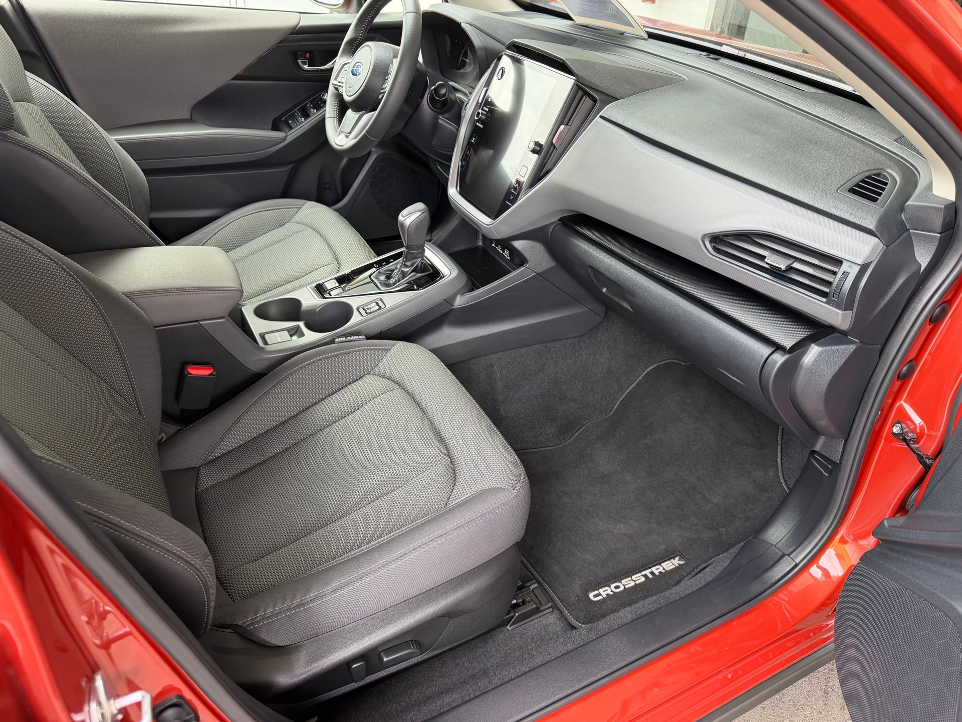 SUBARU Crosstrek 2.0 e-Boxer Swiss Plus AWD Lineartronic-image-11