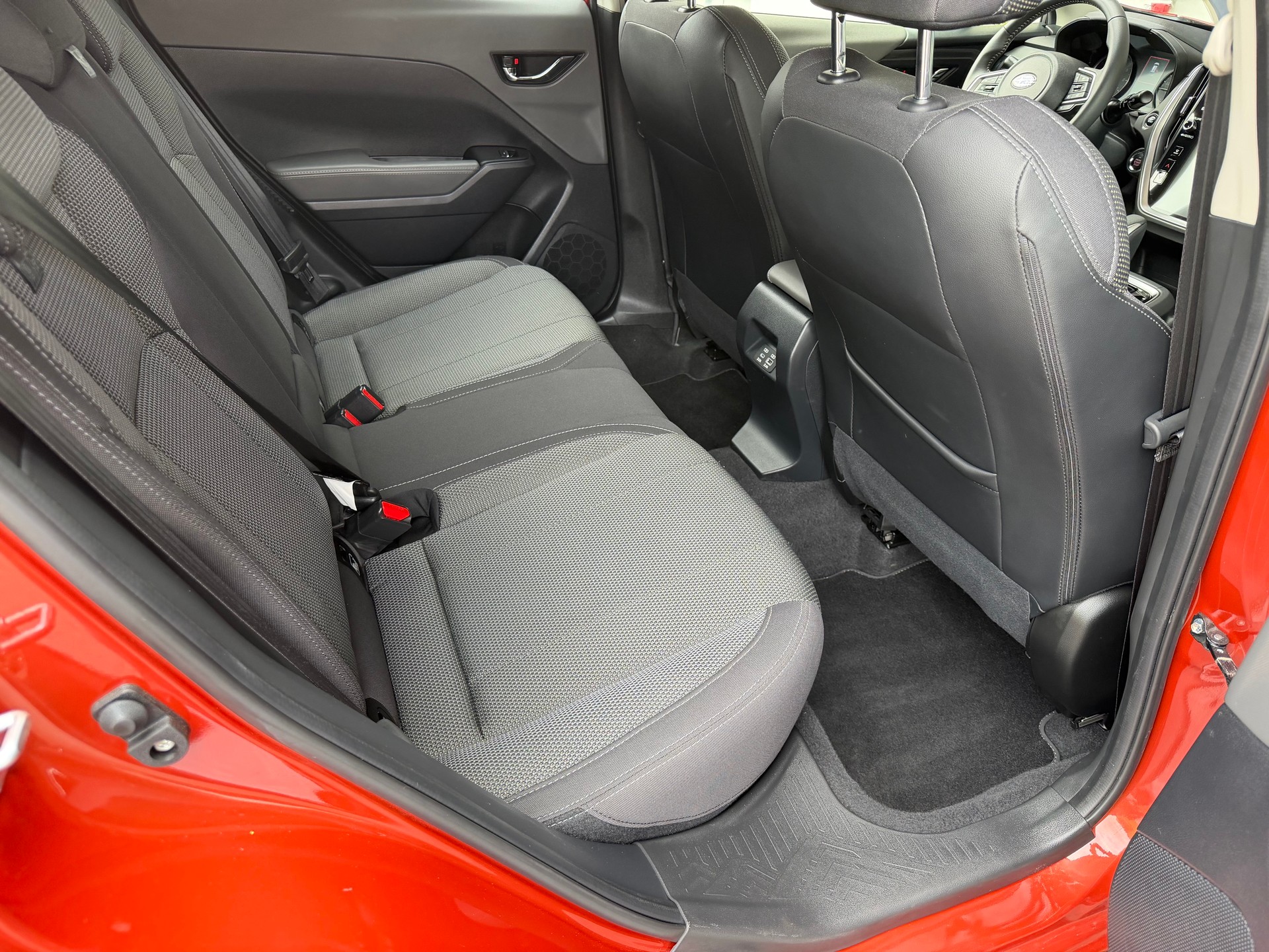 SUBARU Crosstrek 2.0 e-Boxer Swiss Plus AWD Lineartronic-image-12