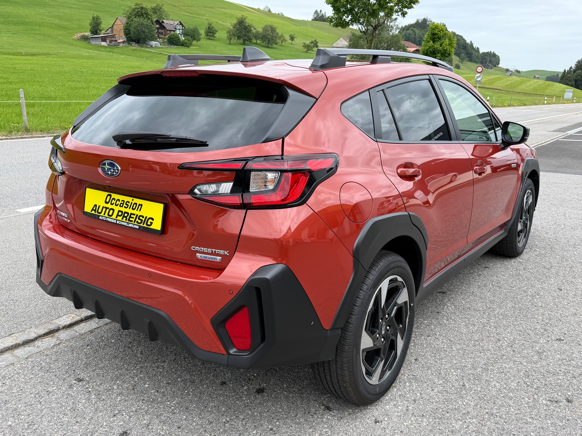 SUBARU Crosstrek 2.0 e-Boxer Swiss Plus AWD Lineartronic-image-13