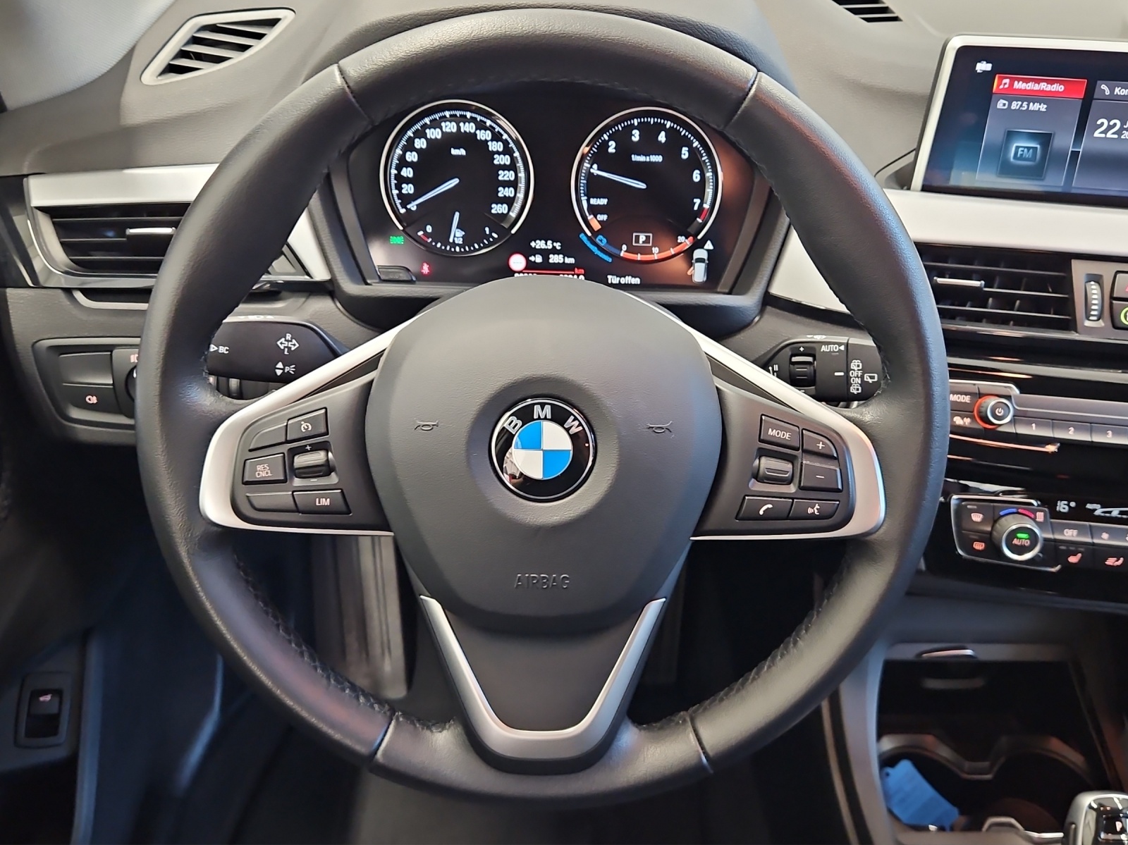 BMW X1 sDrive 18i-image-11