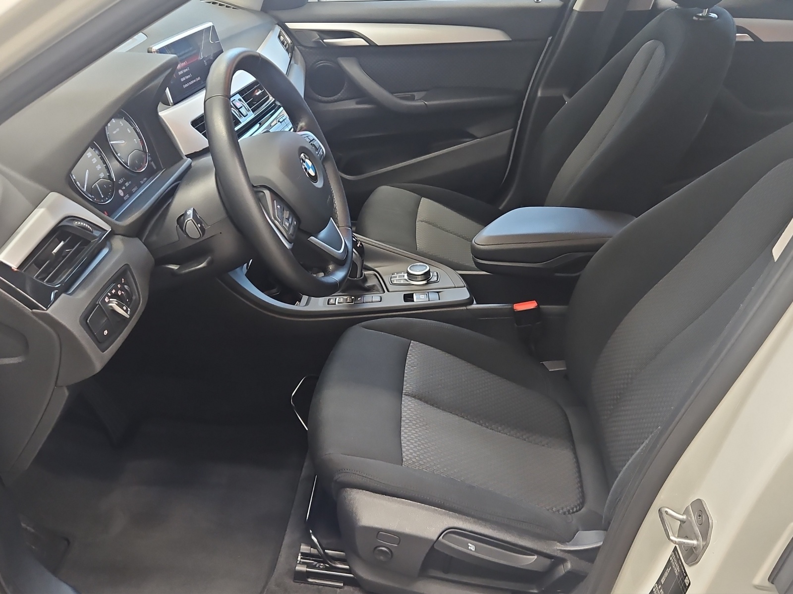 BMW X1 sDrive 18i-image-9