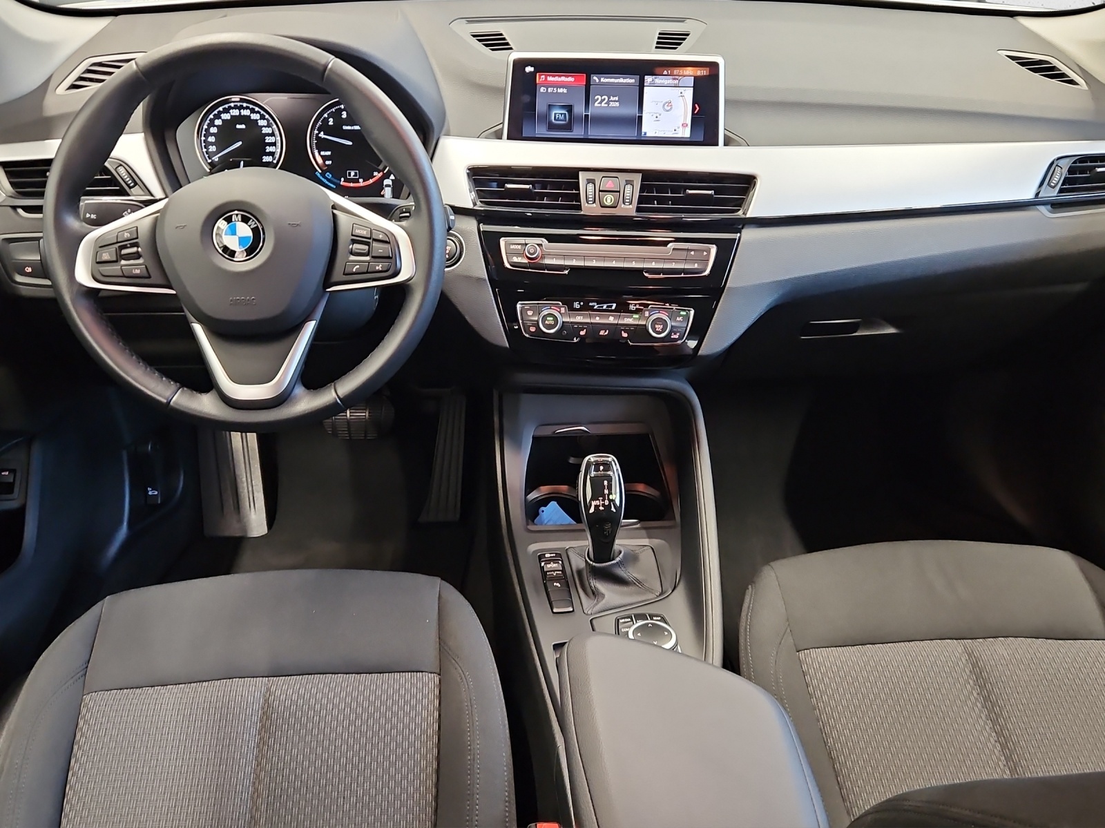 BMW X1 sDrive 18i-image-13