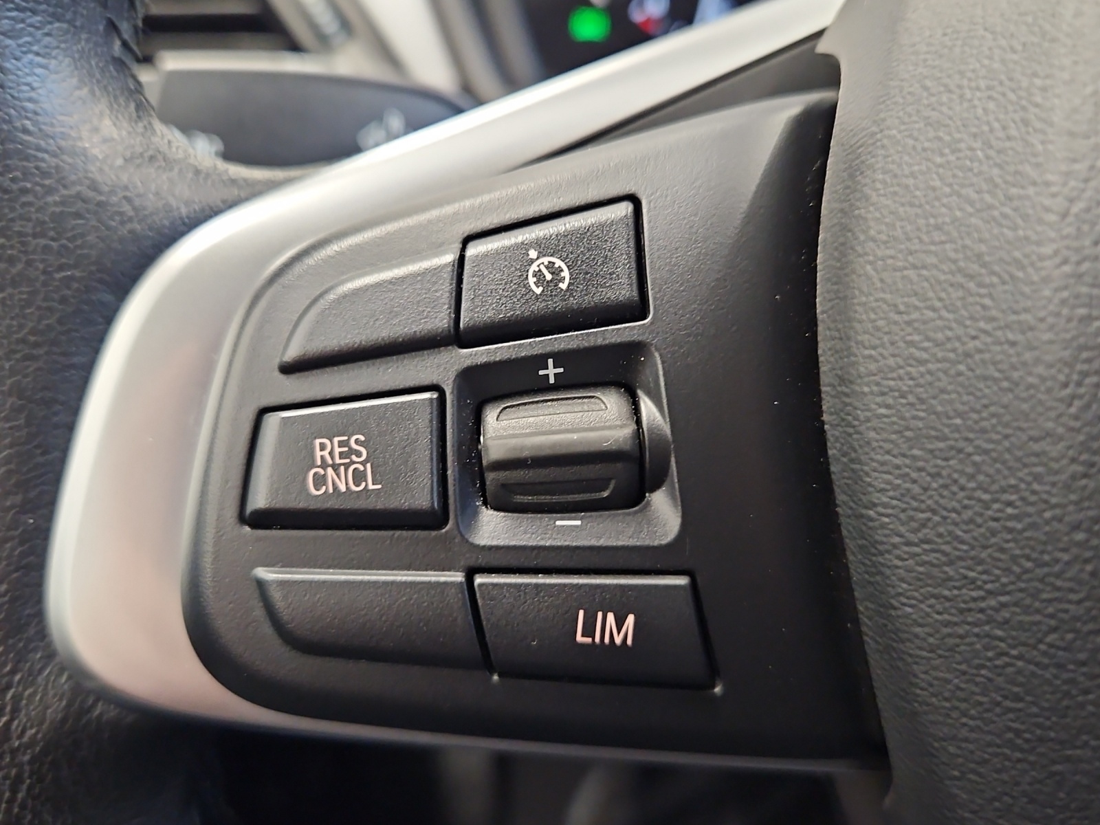 BMW X1 sDrive 18i-image-16