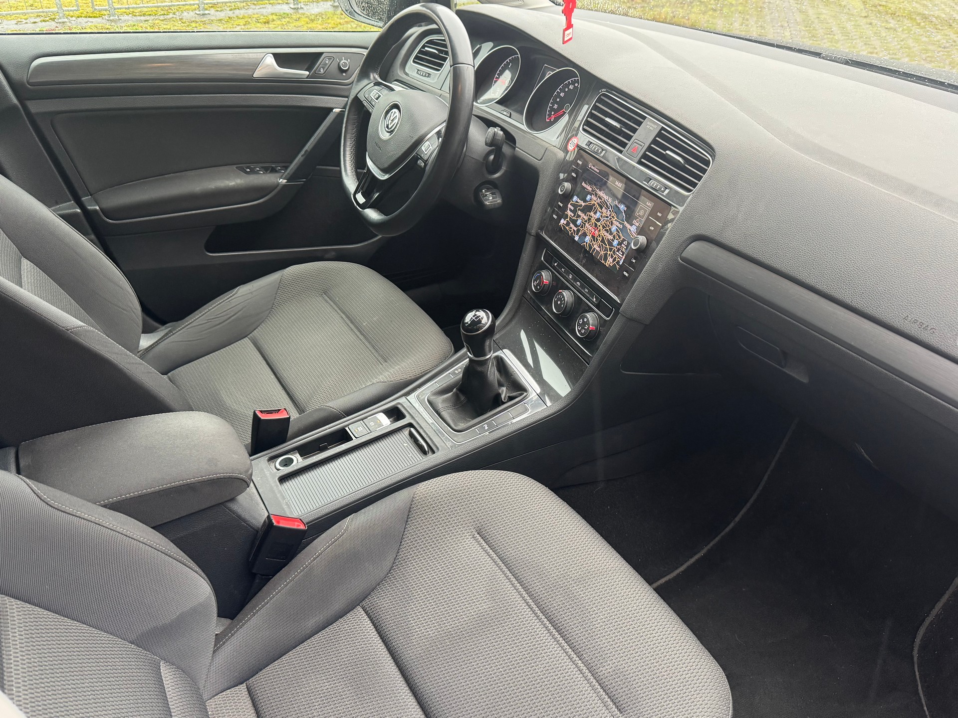 VW Golf 1.6 TDI Comfortline Swiss Line Limited-image-7