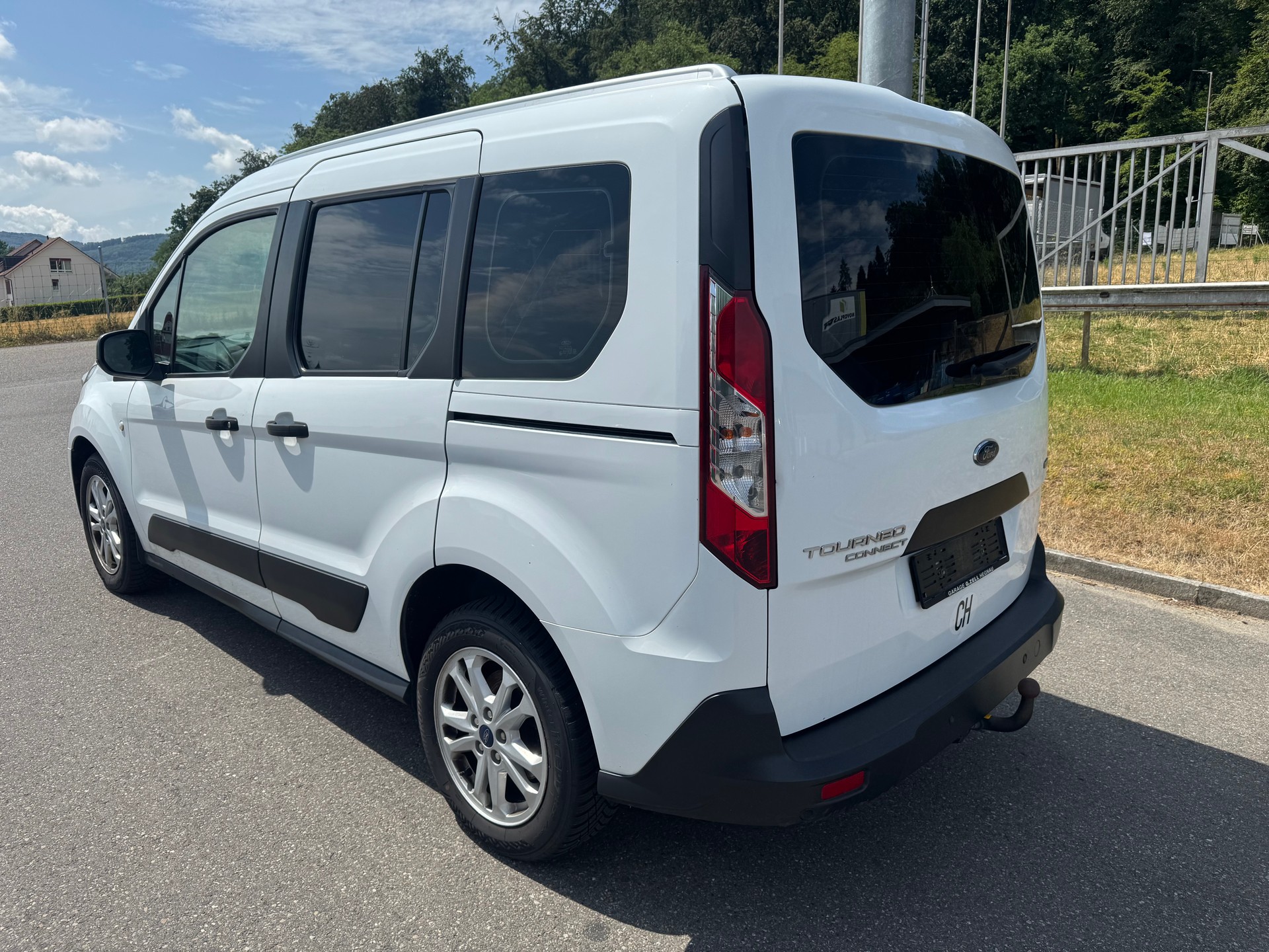 FORD Tourneo Connect 1.0 SCTi Trend-image-2