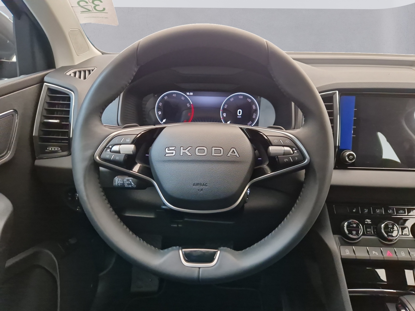 SKODA Karoq 1.5 TSI Dynamic DSG-image-10