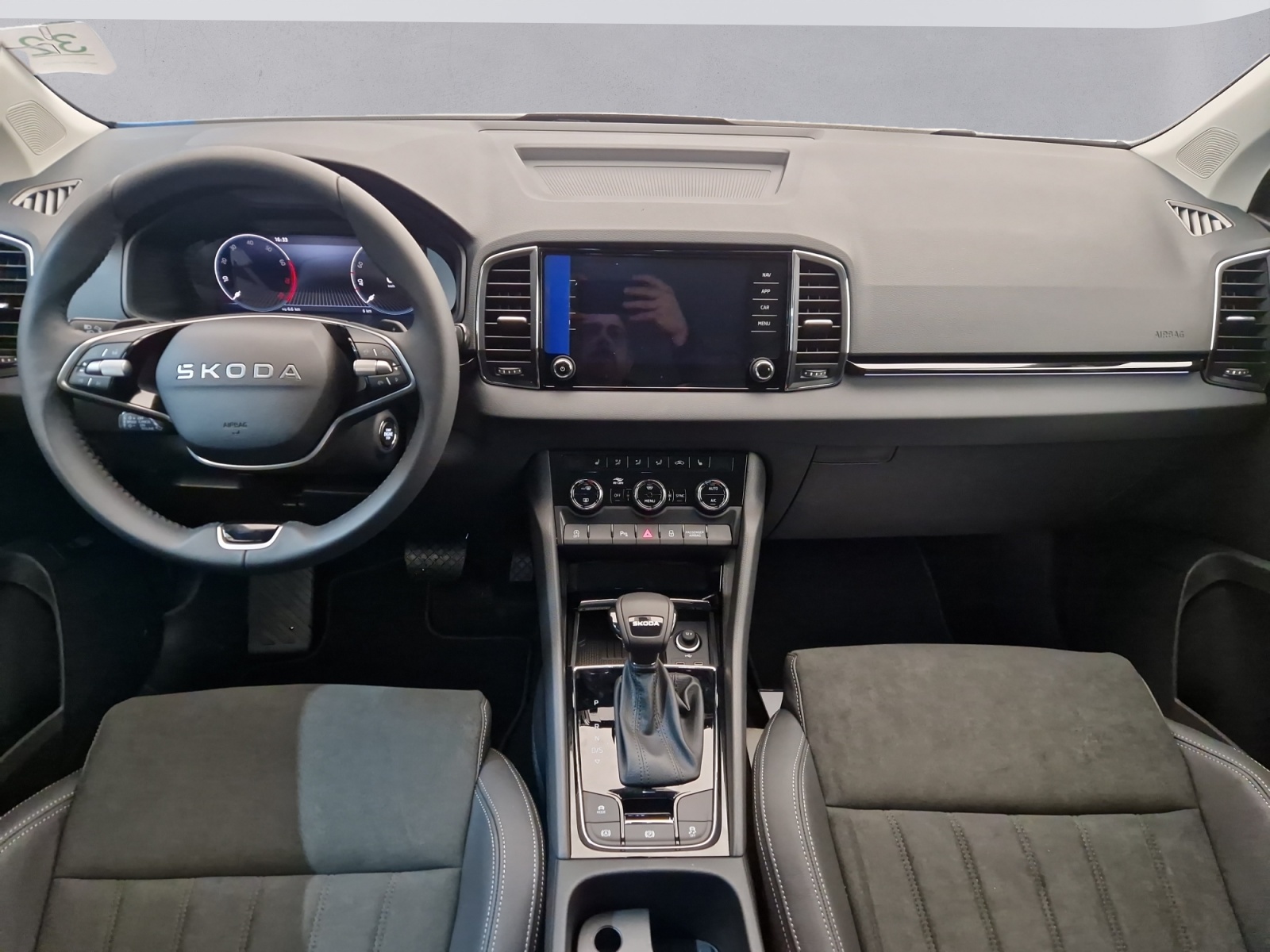 SKODA Karoq 1.5 TSI Dynamic DSG-image-9