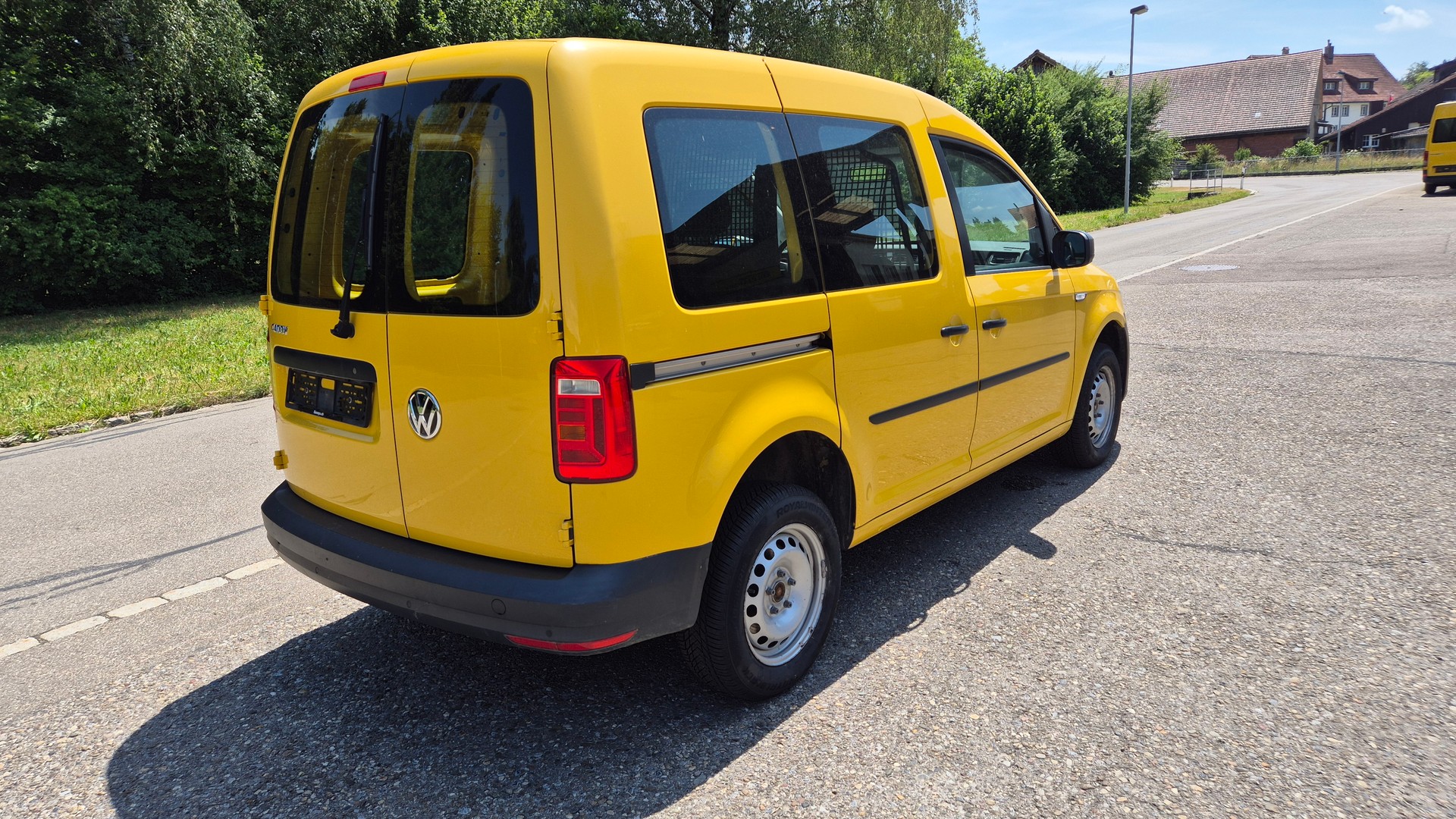 VW Caddy 2.0TDI 4Motion BlueMotion Technology-image-3