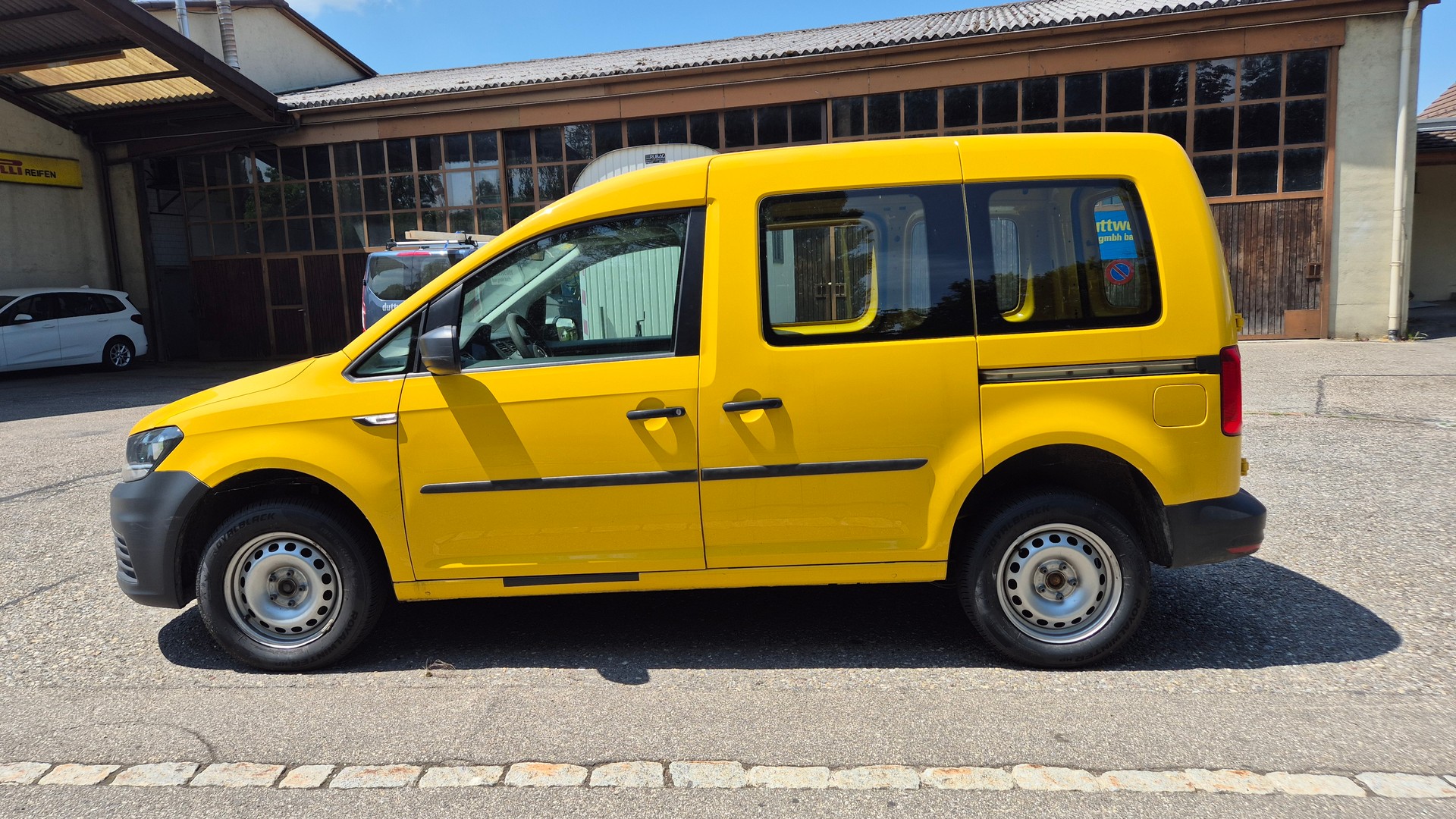 VW Caddy 2.0TDI 4Motion BlueMotion Technology-image-1