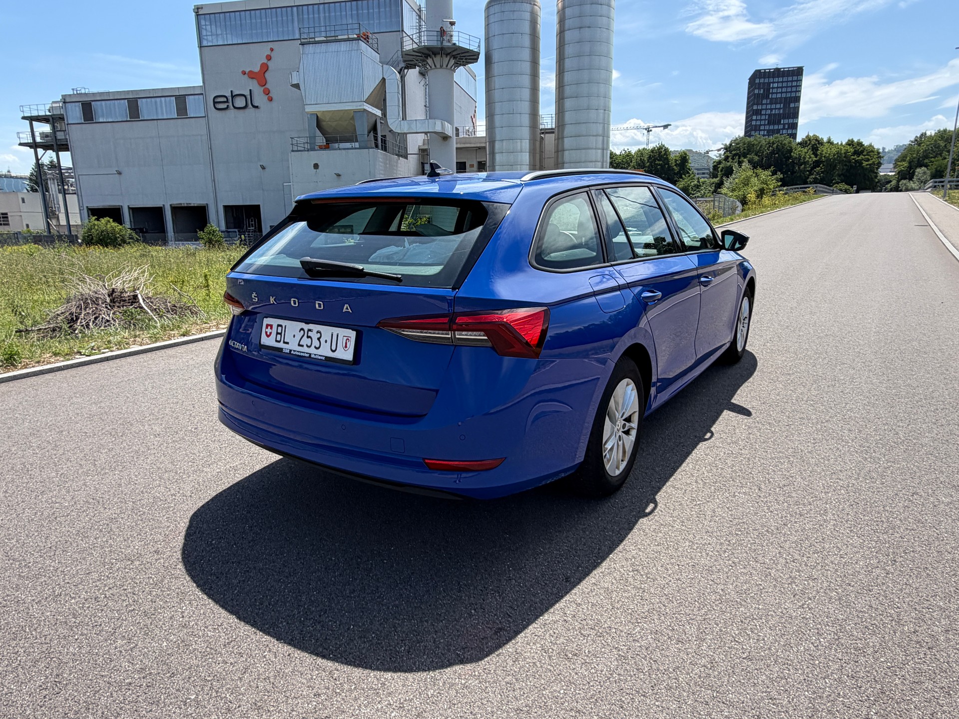 SKODA Octavia Combi 2.0 TDI DSG Ambition-image-5
