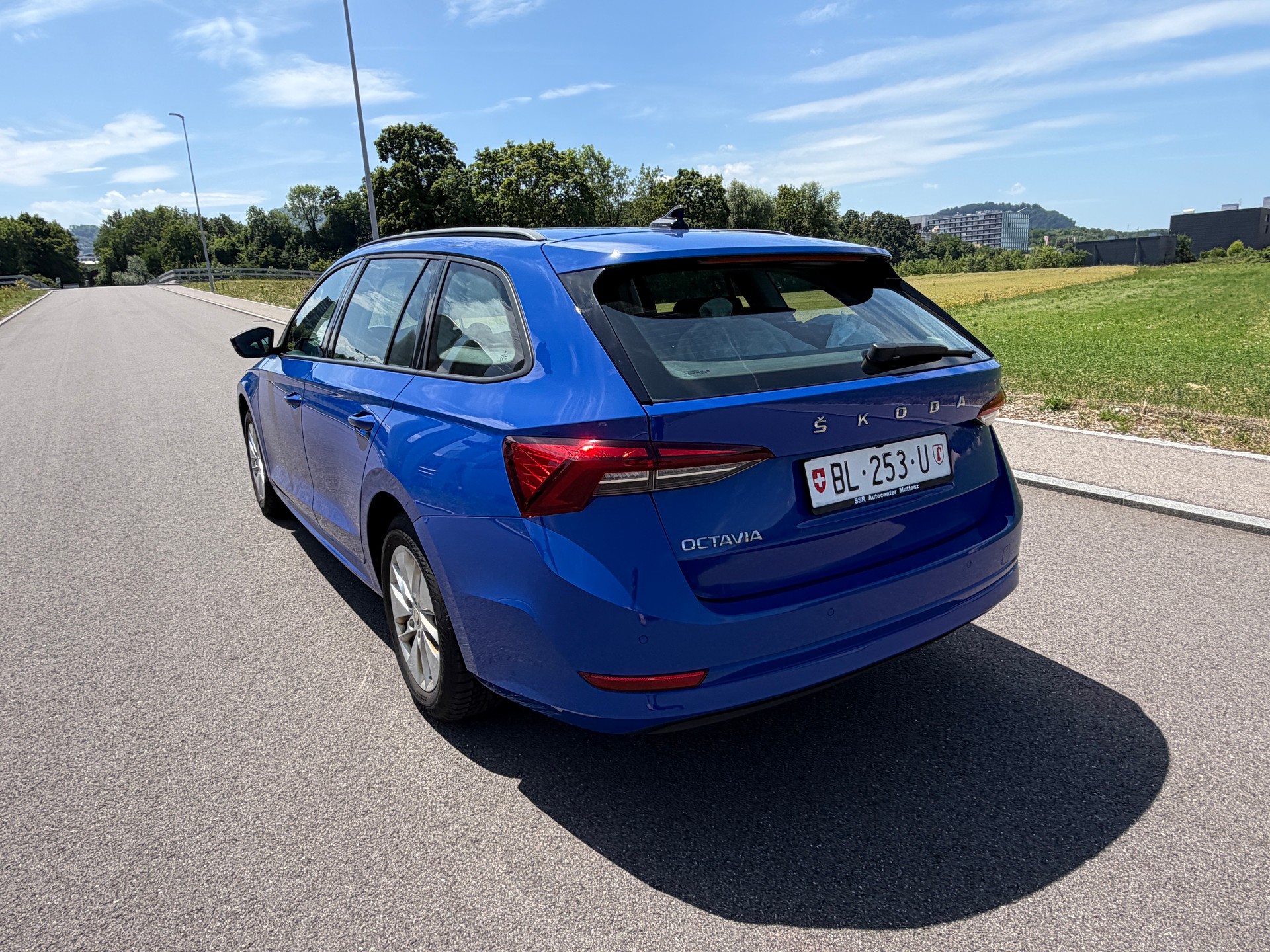 SKODA Octavia Combi 2.0 TDI DSG Ambition-image-7