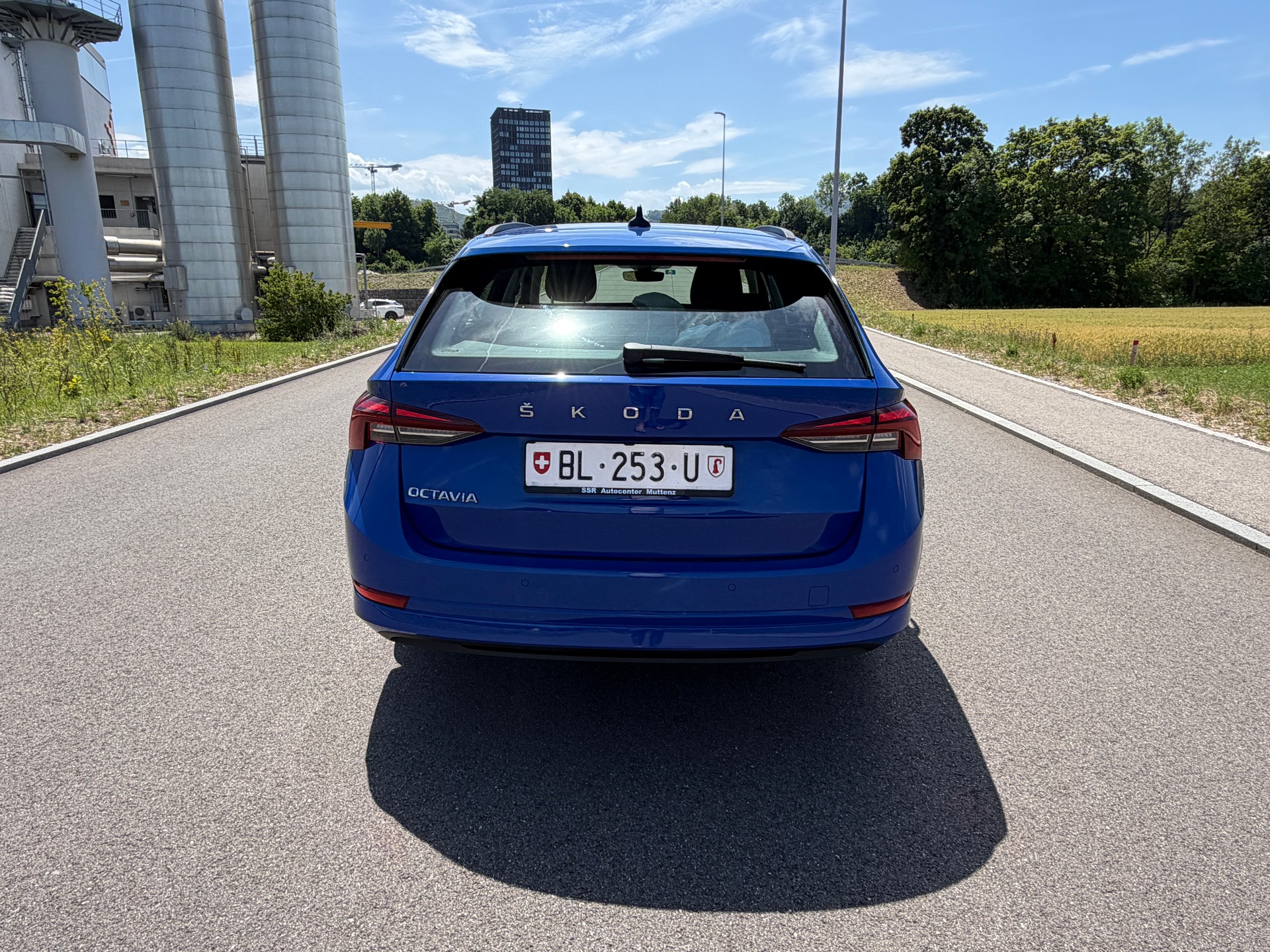 SKODA Octavia Combi 2.0 TDI DSG Ambition-image-6
