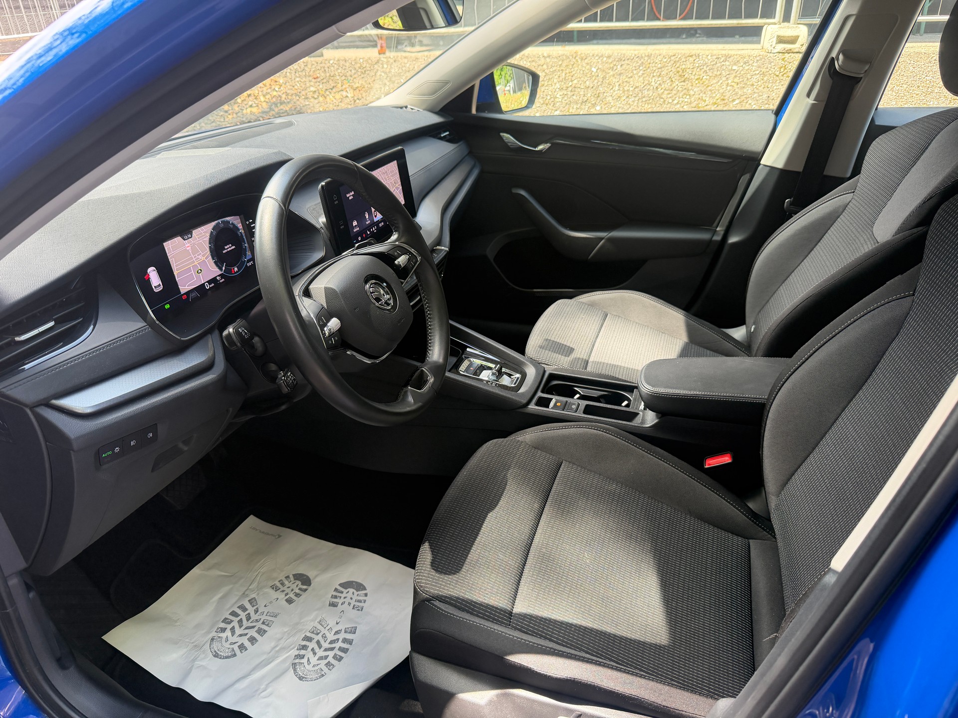 SKODA Octavia Combi 2.0 TDI DSG Ambition-image-9