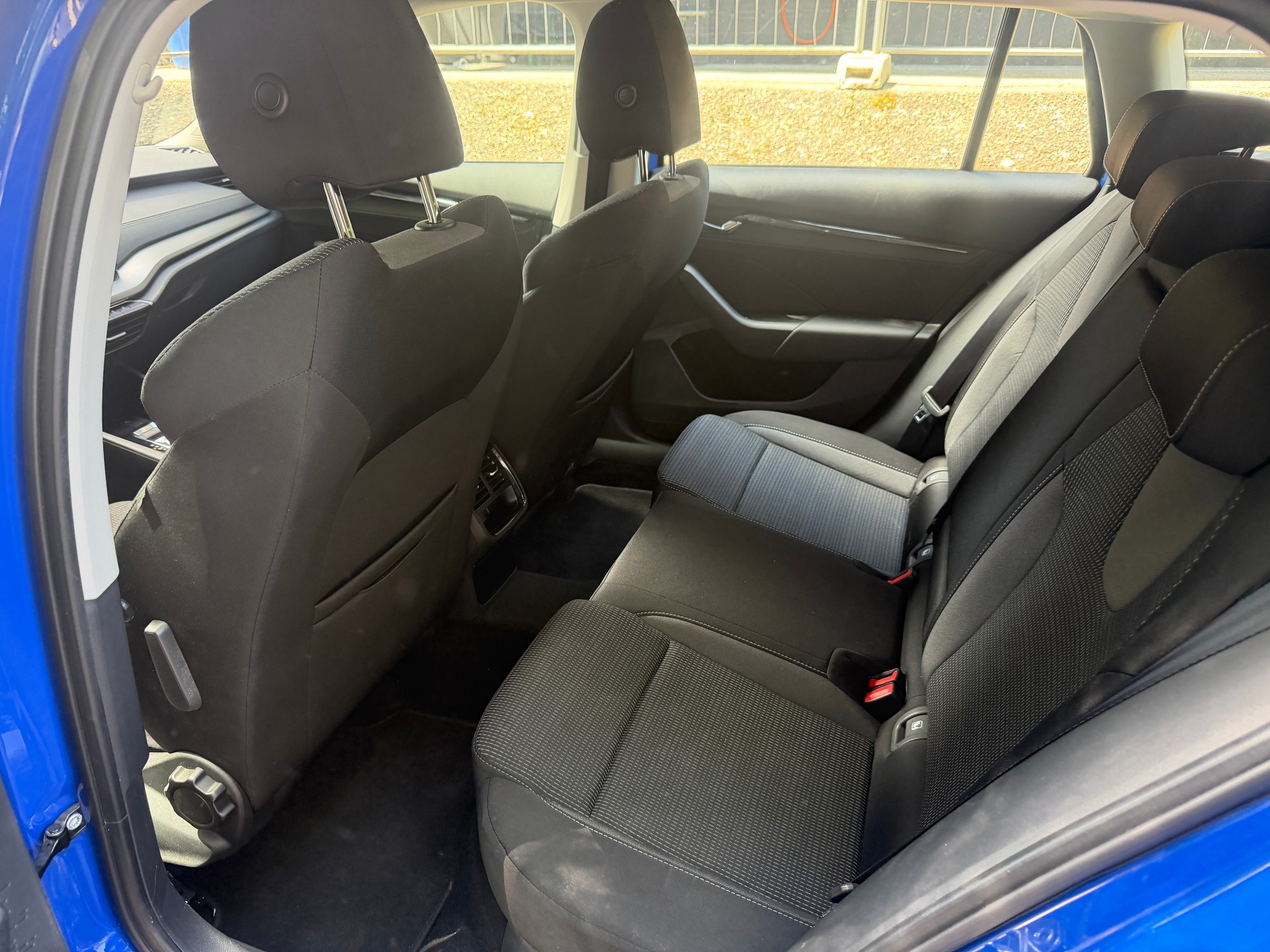 SKODA Octavia Combi 2.0 TDI DSG Ambition-image-12